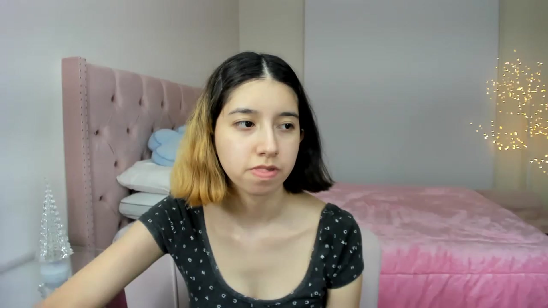 Gallery image thumbnail from Cherrycute666's myfreecams stream on, 12/01/2022, 03:16 image 12 of 20