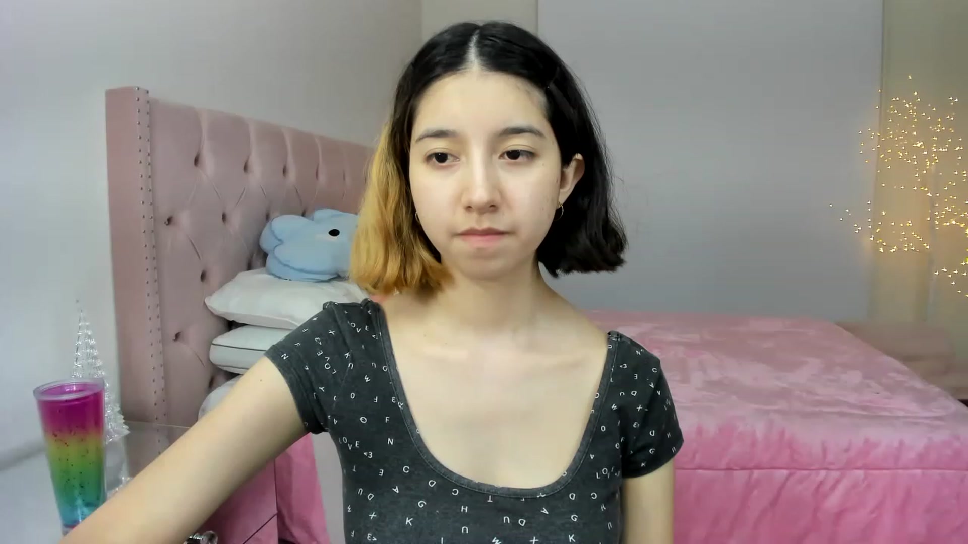 Gallery image thumbnail from Cherrycute666's myfreecams stream on, 12/01/2022, 03:16 image 7 of 20