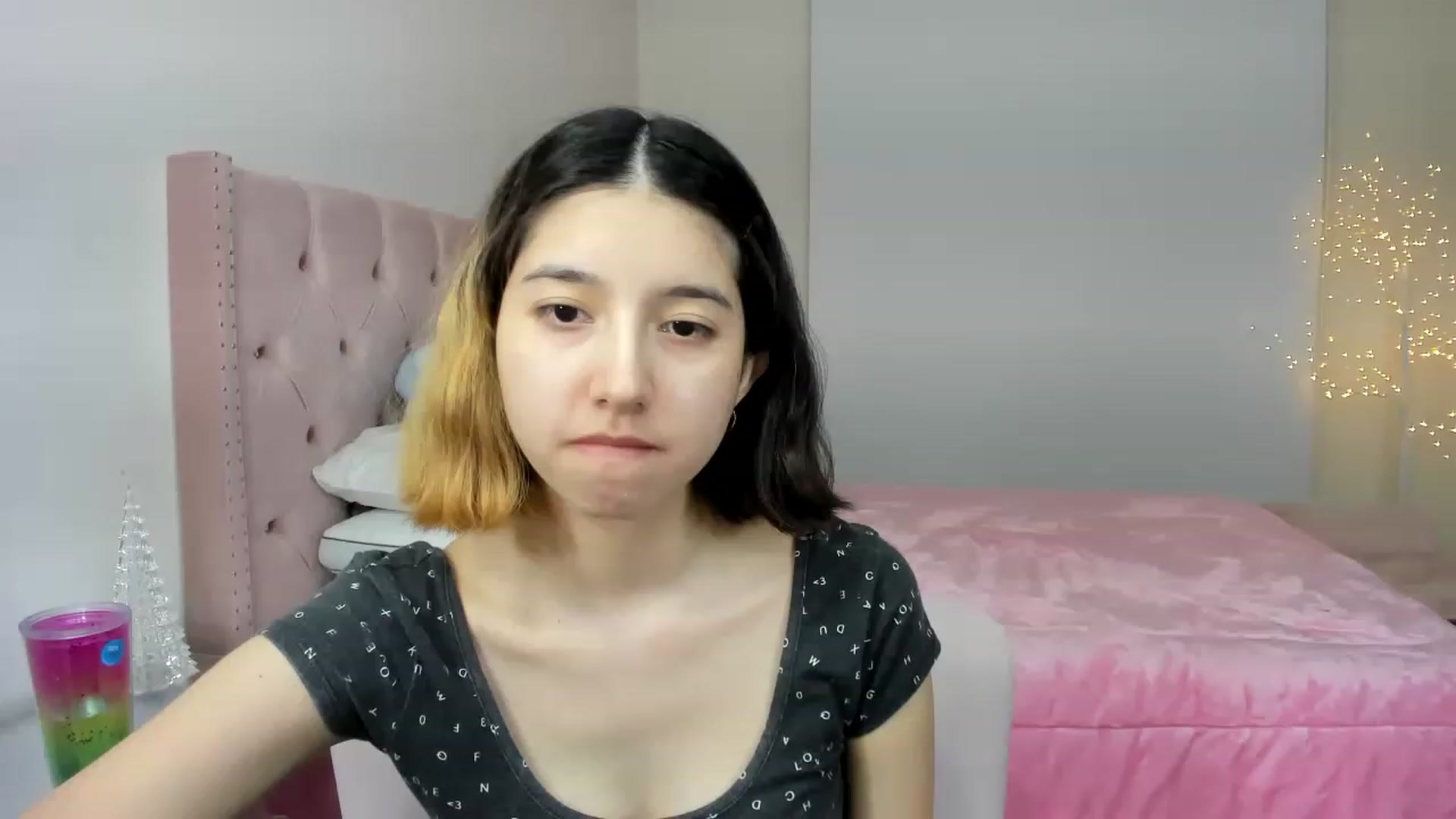 Gallery image thumbnail from Cherrycute666's myfreecams stream on, 12/01/2022, 03:16 image 16 of 20