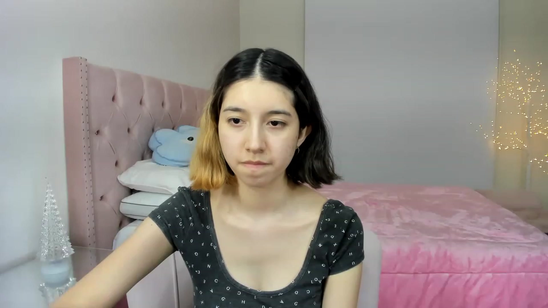 Gallery image thumbnail from Cherrycute666's myfreecams stream on, 12/01/2022, 03:16 image 13 of 20