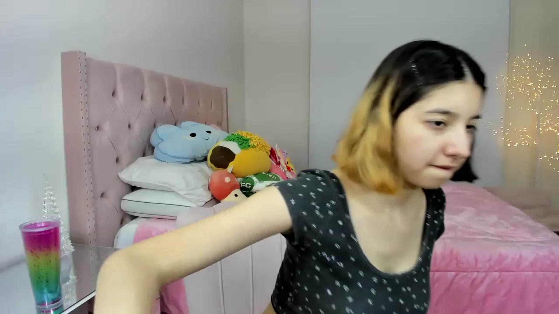 Gallery image thumbnail from Cherrycute666's myfreecams stream on, 12/01/2022, 03:16 image 9 of 20