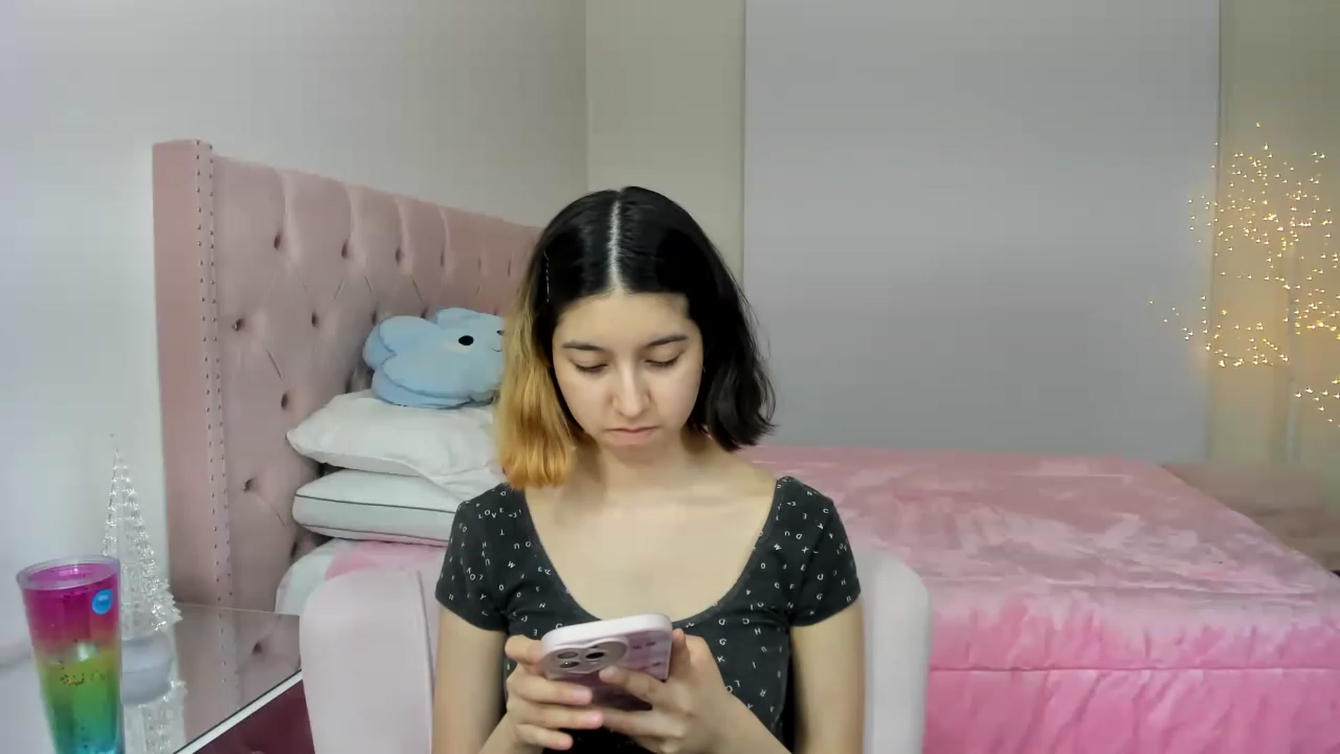 Gallery image thumbnail from Cherrycute666's myfreecams stream on, 12/01/2022, 03:16 image 20 of 20