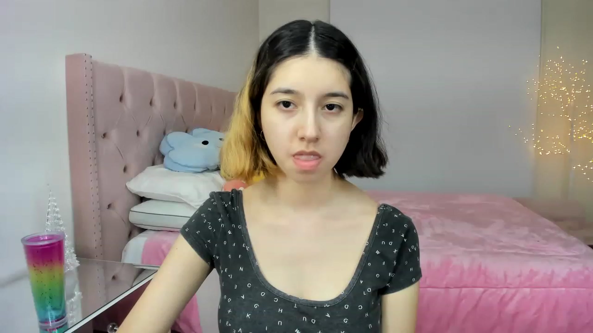 Gallery image thumbnail from Cherrycute666's myfreecams stream on, 12/01/2022, 03:16 image 5 of 20