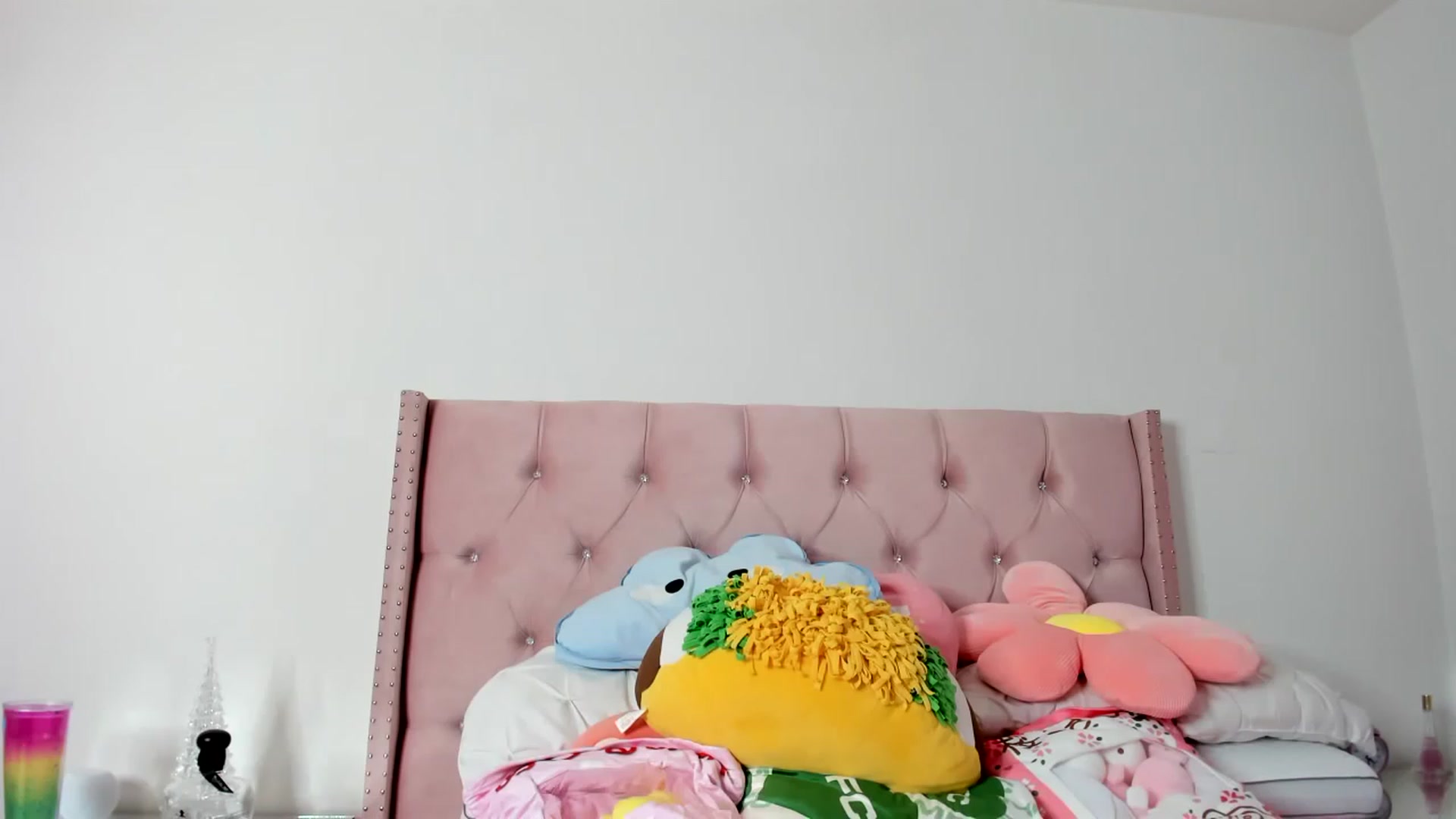 Gallery image thumbnail from Cherrycute666's myfreecams stream on, 12/01/2022, 09:19 image 11 of 20