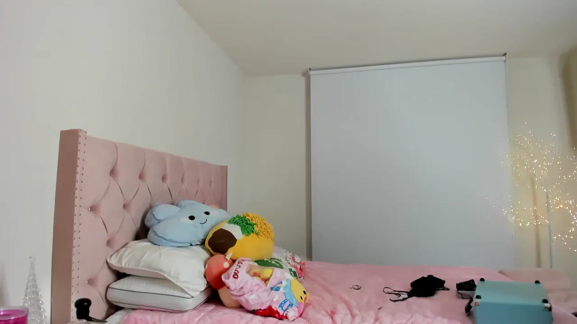 Gallery image thumbnail from Cherrycute666's myfreecams stream on, 12/01/2022, 09:19 image 6 of 20