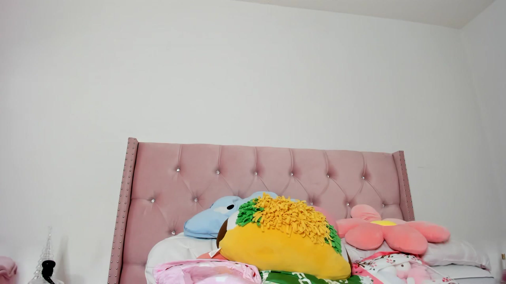Gallery image thumbnail from Cherrycute666's myfreecams stream on, 12/01/2022, 09:19 image 2 of 20