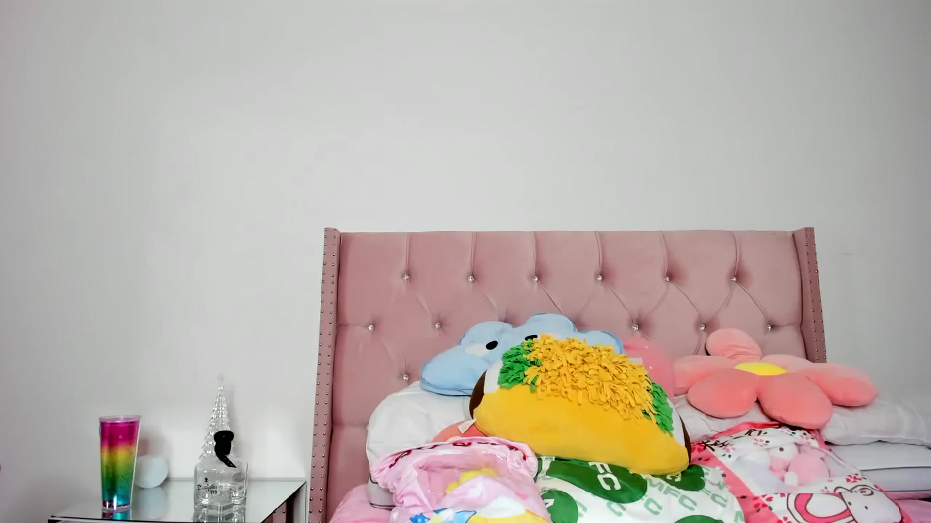 Gallery image thumbnail from Cherrycute666's myfreecams stream on, 12/01/2022, 09:19 image 5 of 20
