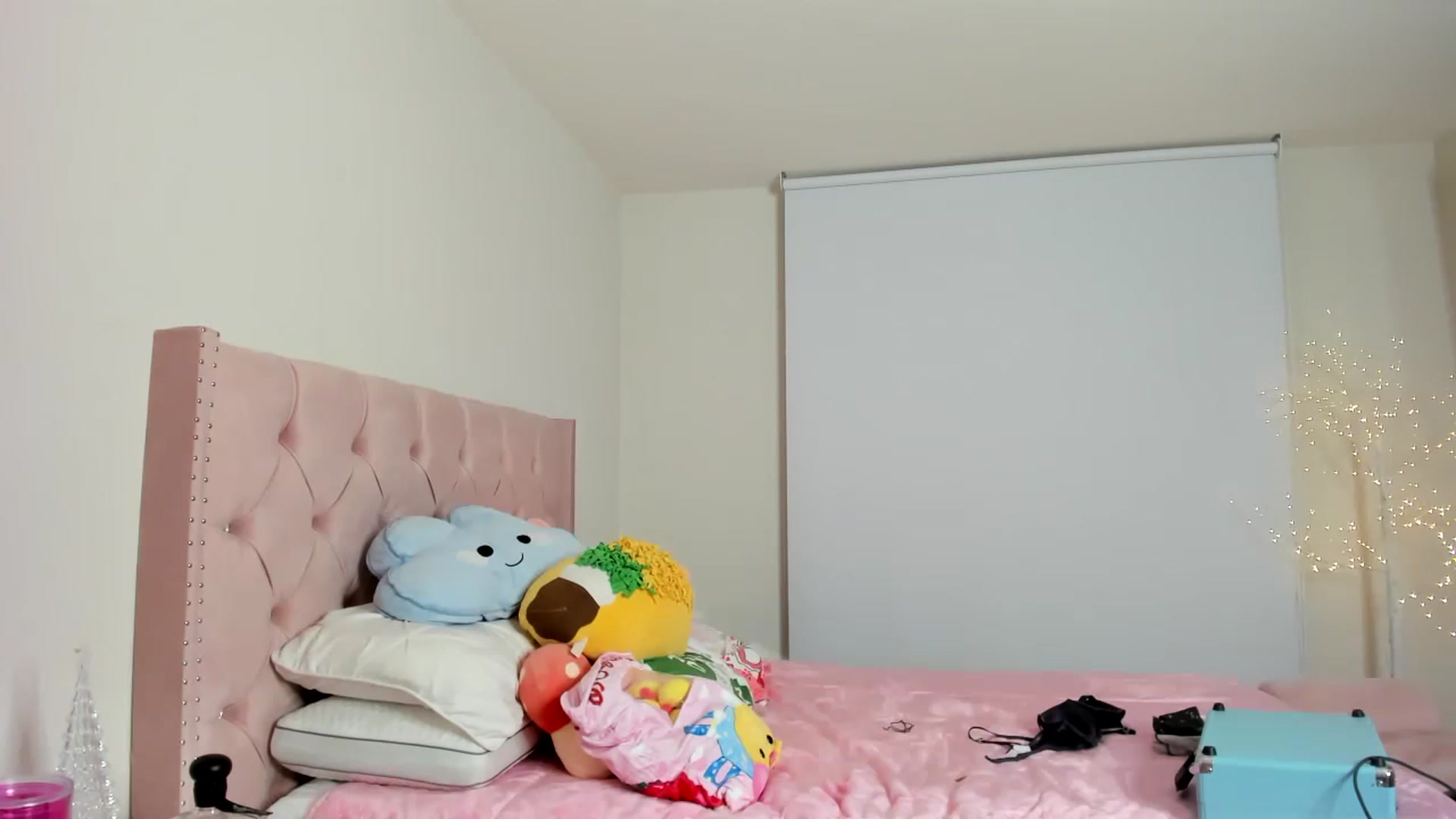 Gallery image thumbnail from Cherrycute666's myfreecams stream on, 12/01/2022, 09:19 image 8 of 20