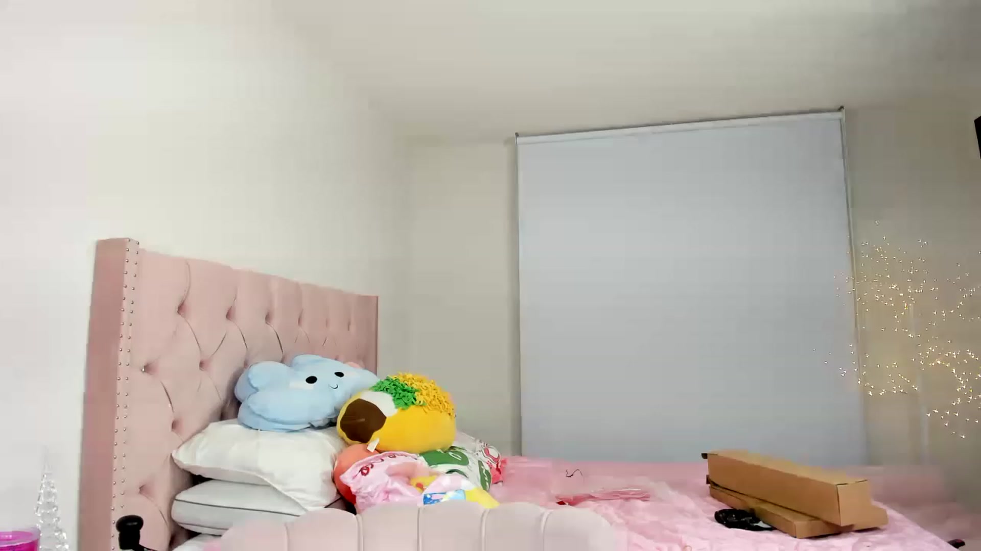 Gallery image thumbnail from Cherrycute666's myfreecams stream on, 12/01/2022, 09:19 image 1 of 20