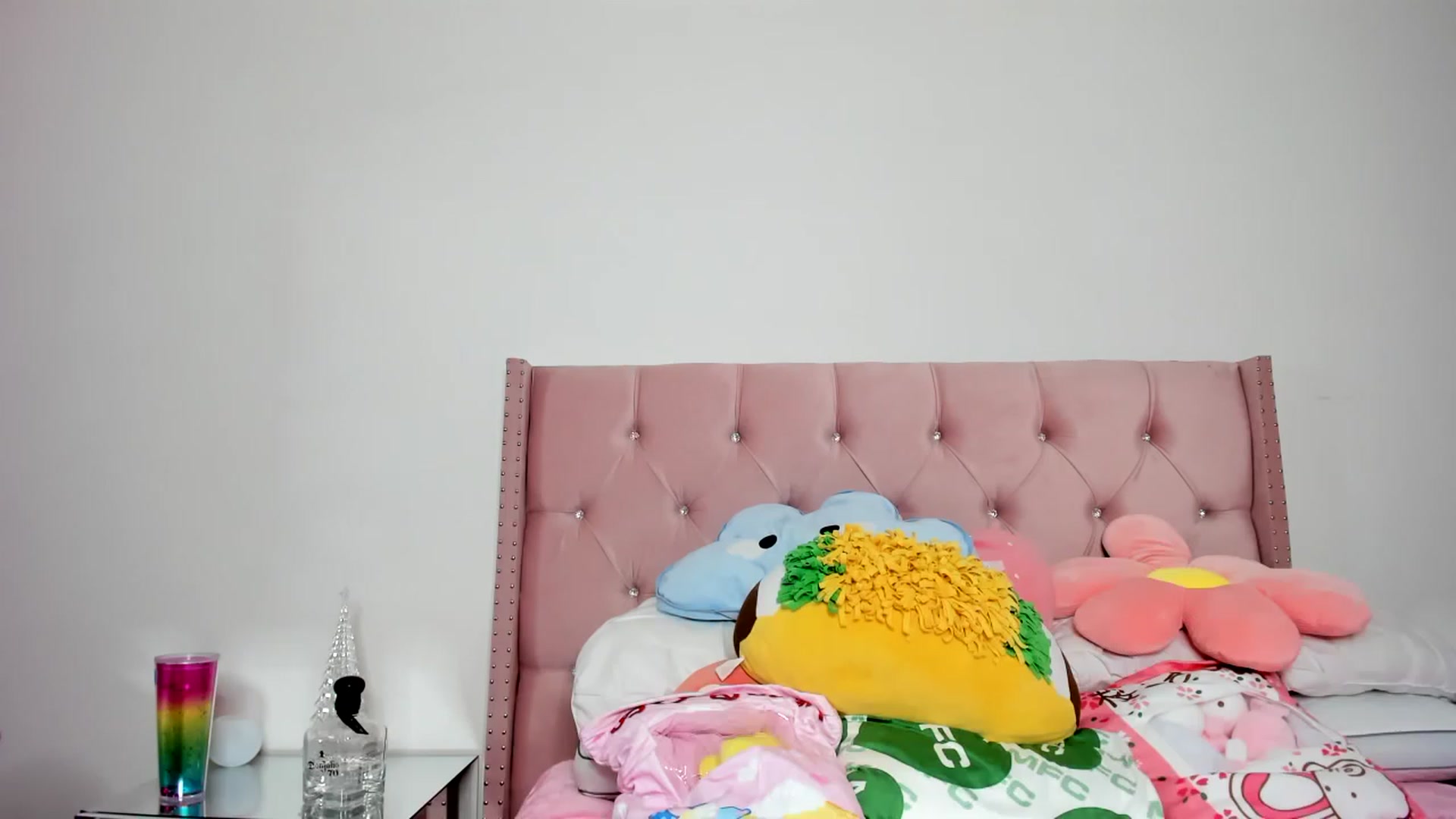 Gallery image thumbnail from Cherrycute666's myfreecams stream on, 12/01/2022, 09:19 image 4 of 20