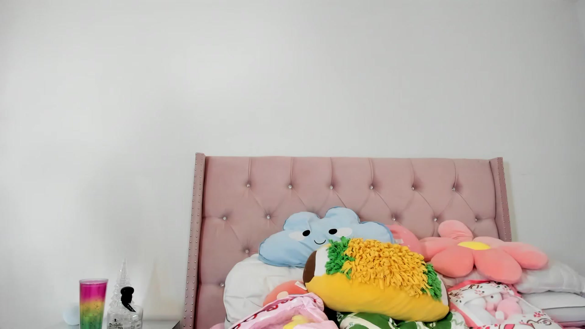 Gallery image thumbnail from Cherrycute666's myfreecams stream on, 12/01/2022, 11:05 image 1 of 20