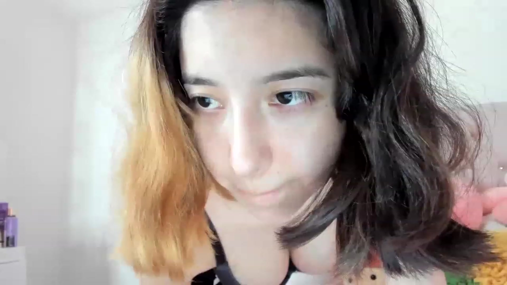 Gallery image thumbnail from Cherrycute666's myfreecams stream on, 12/01/2022, 13:57 image 17 of 20