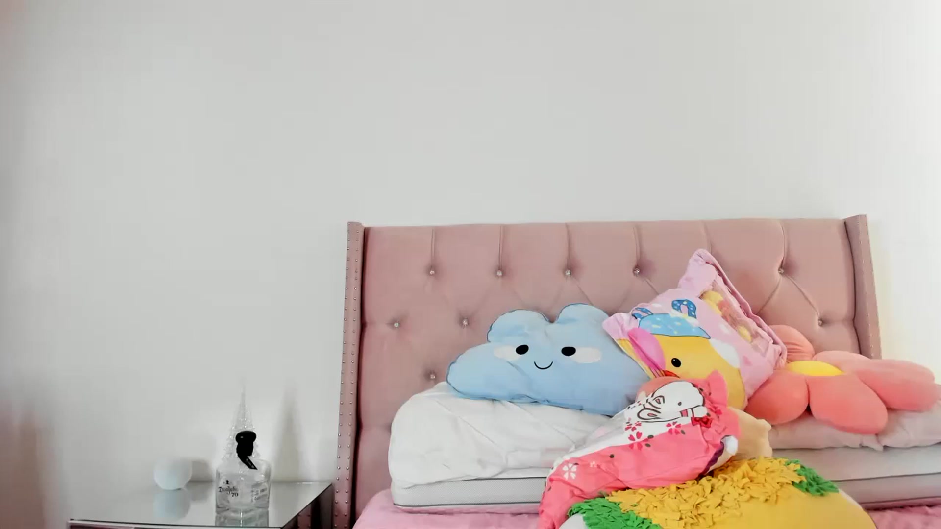 Gallery image thumbnail from Cherrycute666's myfreecams stream on, 12/01/2022, 15:58 image 1 of 20