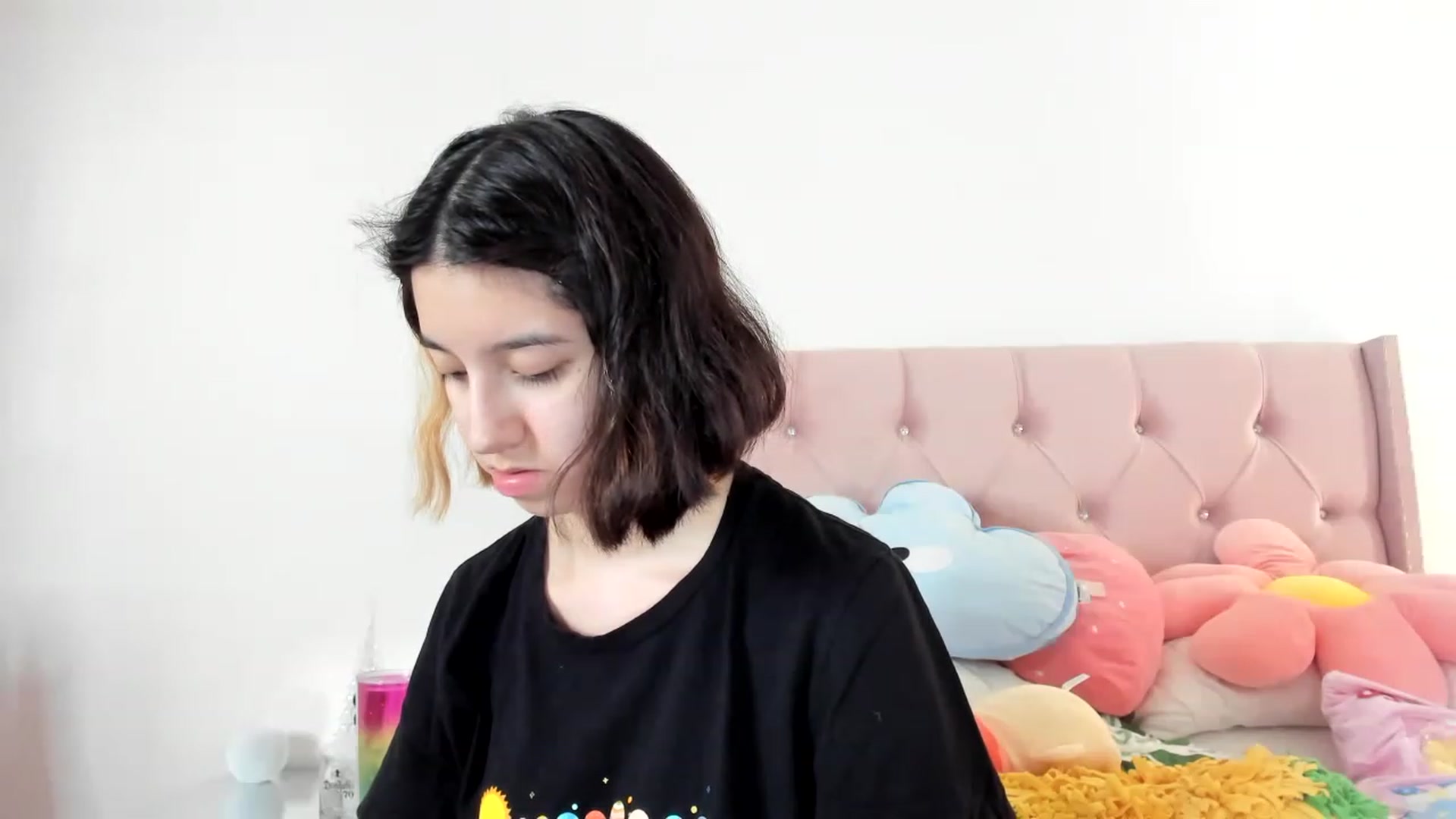 Gallery image thumbnail from Cherrycute666's myfreecams stream on, 12/01/2022, 15:58 image 5 of 20