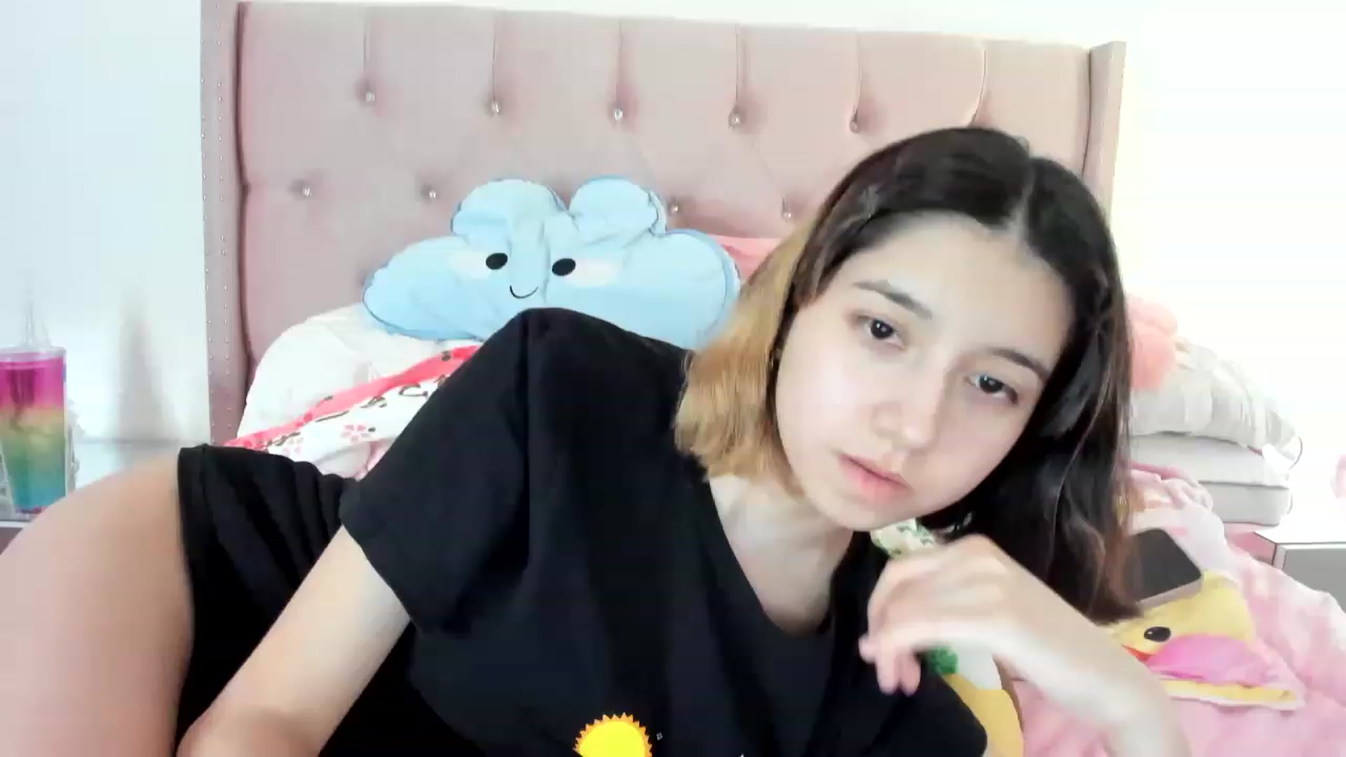 Gallery image thumbnail from Cherrycute666's myfreecams stream on, 12/01/2022, 15:58 image 10 of 20