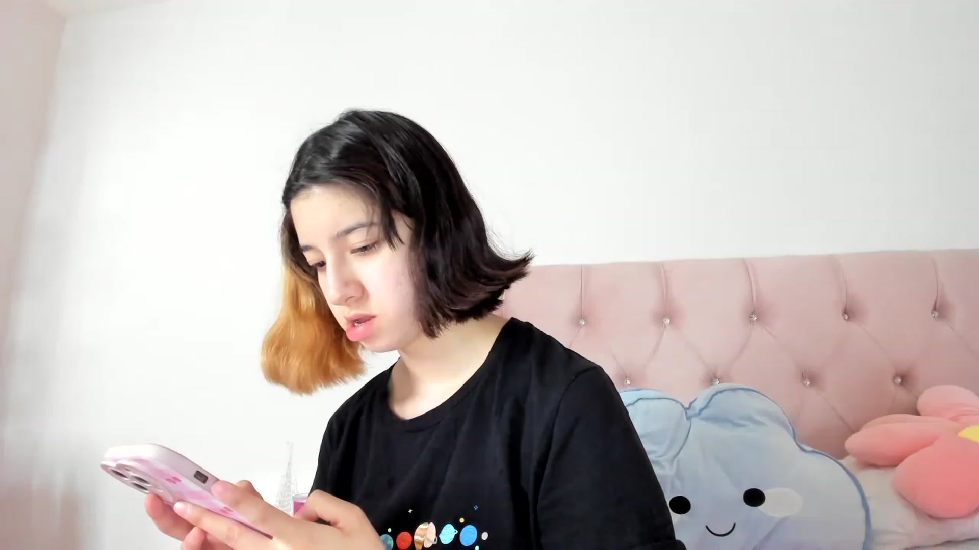 Gallery image thumbnail from Cherrycute666's myfreecams stream on, 12/02/2022, 04:16 image 1 of 20