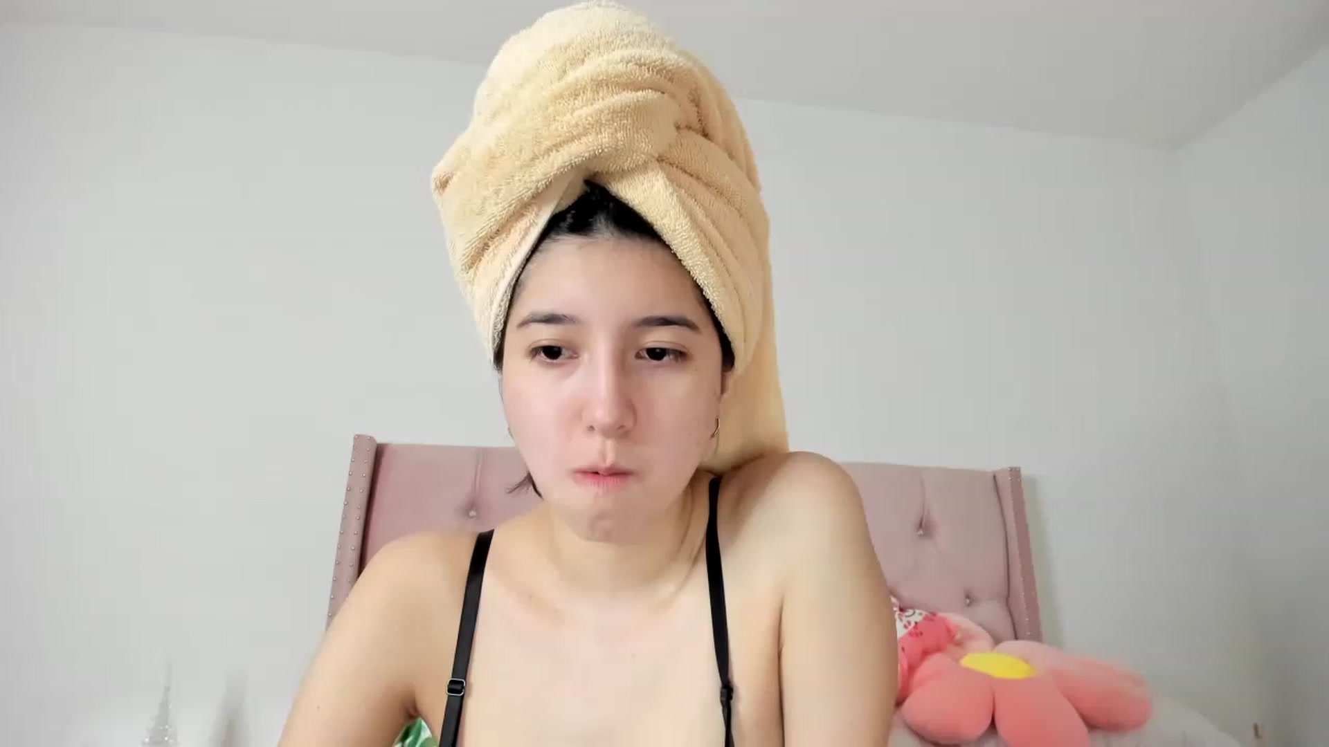 Gallery image thumbnail from Cherrycute666's myfreecams stream on, 12/02/2022, 09:17 image 13 of 20