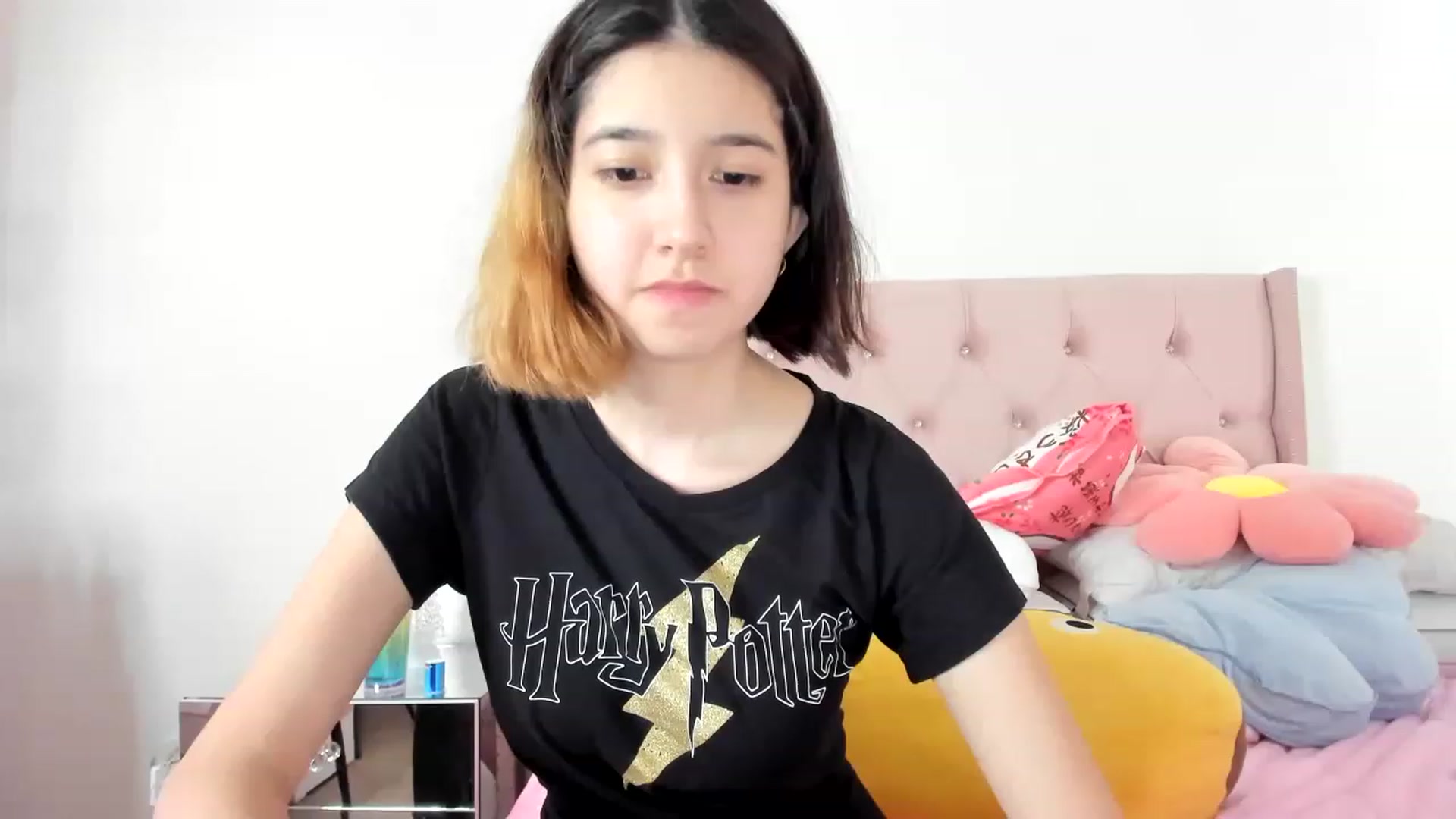 Gallery image thumbnail from Cherrycute666's myfreecams stream on, 12/02/2022, 16:31 image 1 of 20