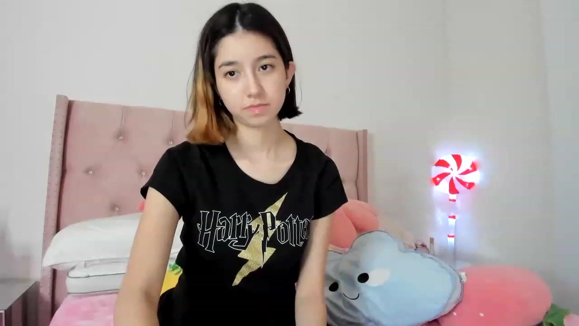 Gallery image thumbnail from Cherrycute666's myfreecams stream on, 12/03/2022, 08:41 image 7 of 20