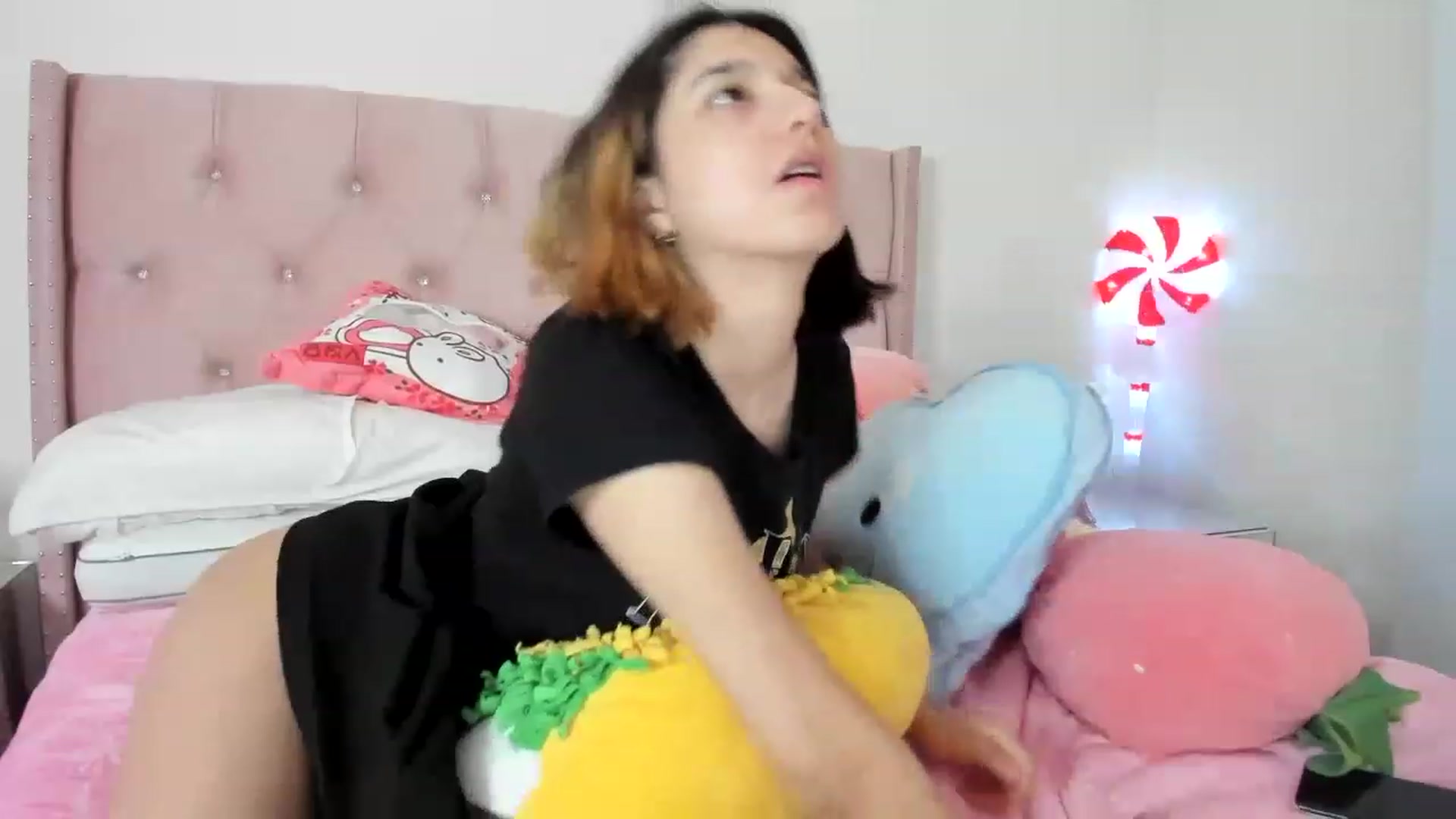 Gallery image thumbnail from Cherrycute666's myfreecams stream on, 12/03/2022, 08:41 image 5 of 20