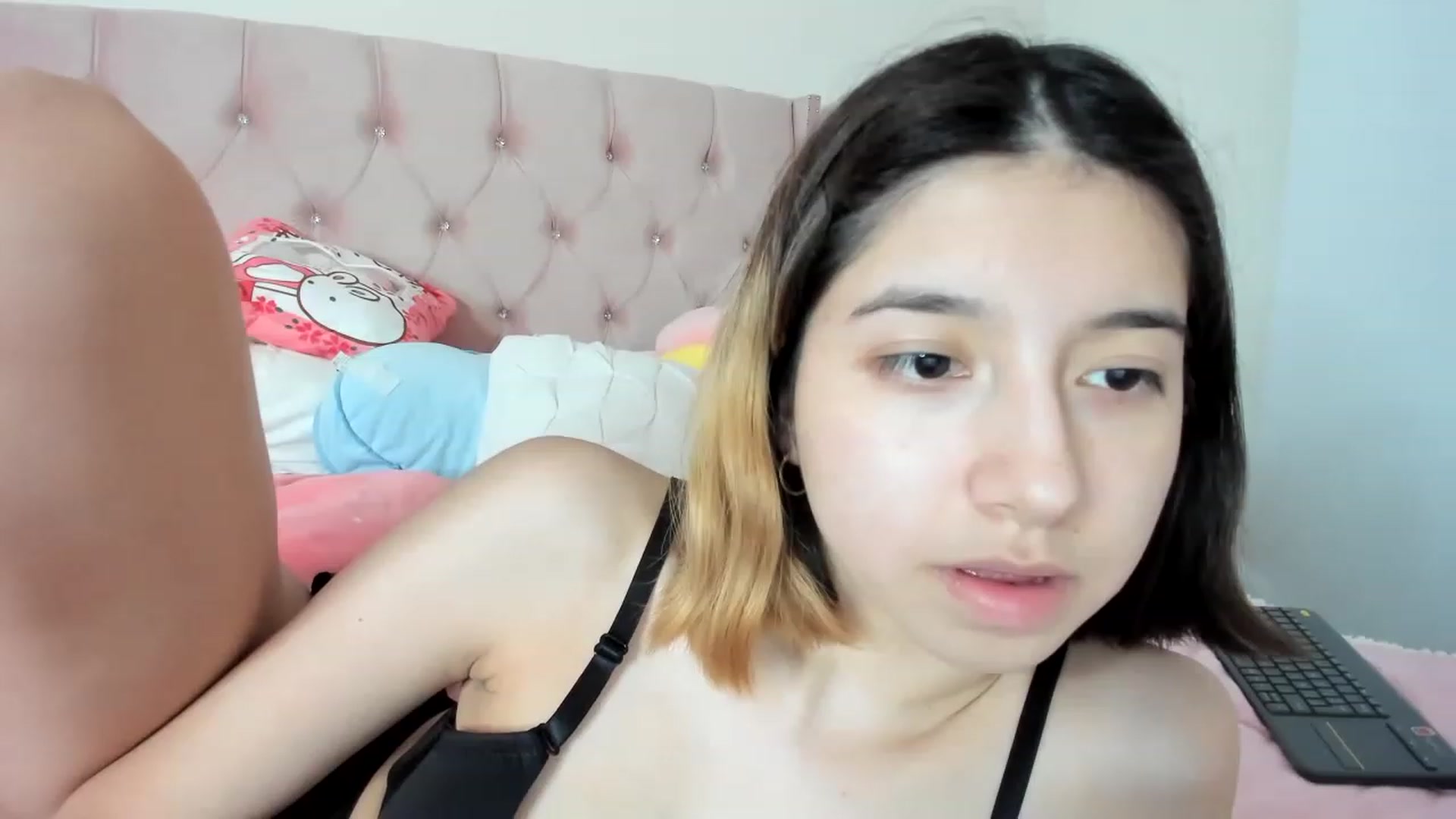Gallery image thumbnail from Cherrycute666's myfreecams stream on, 12/03/2022, 13:20 image 6 of 20