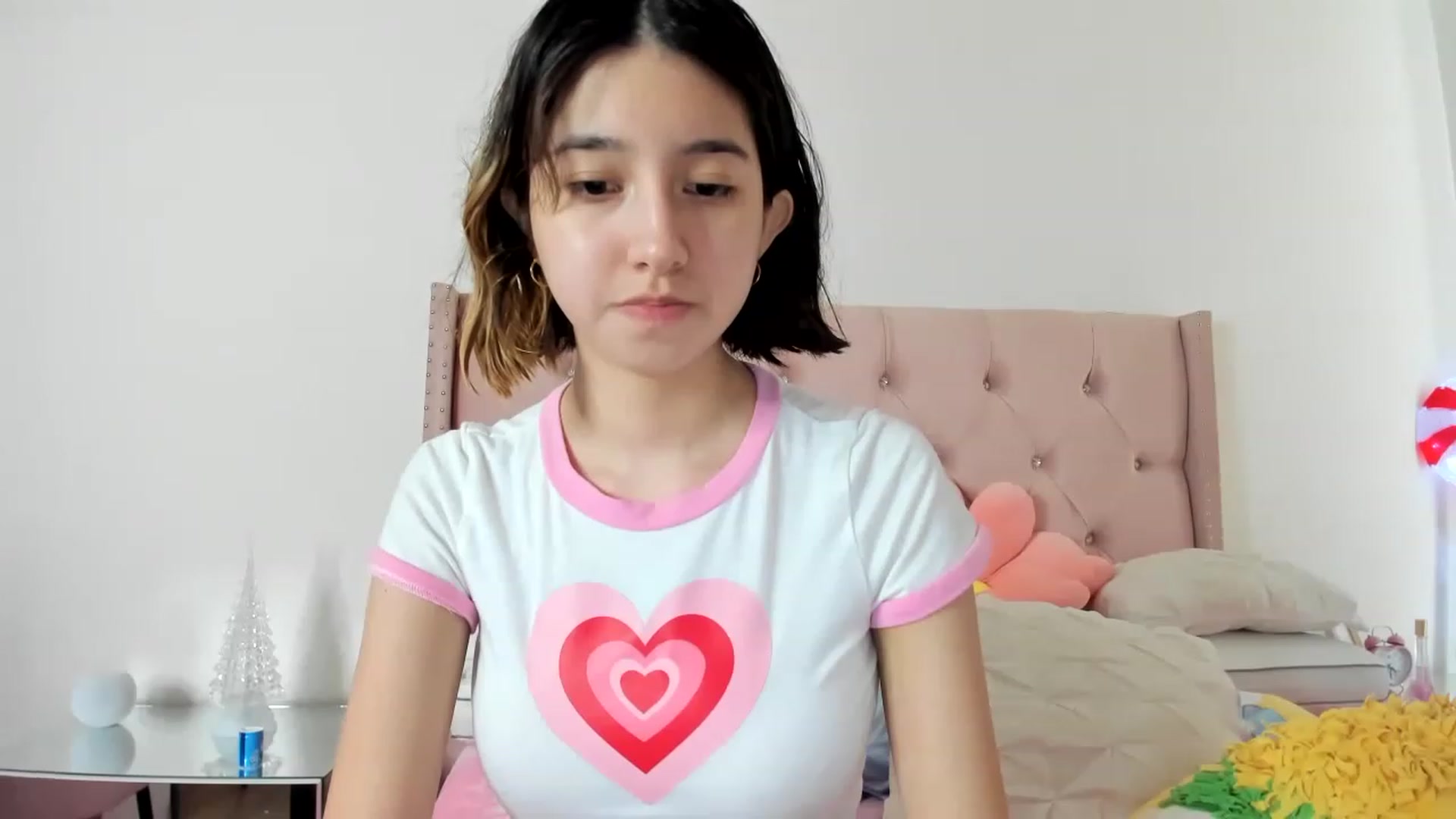 Gallery image thumbnail from Cherrycute666's myfreecams stream on, 12/03/2022, 15:59 image 9 of 20