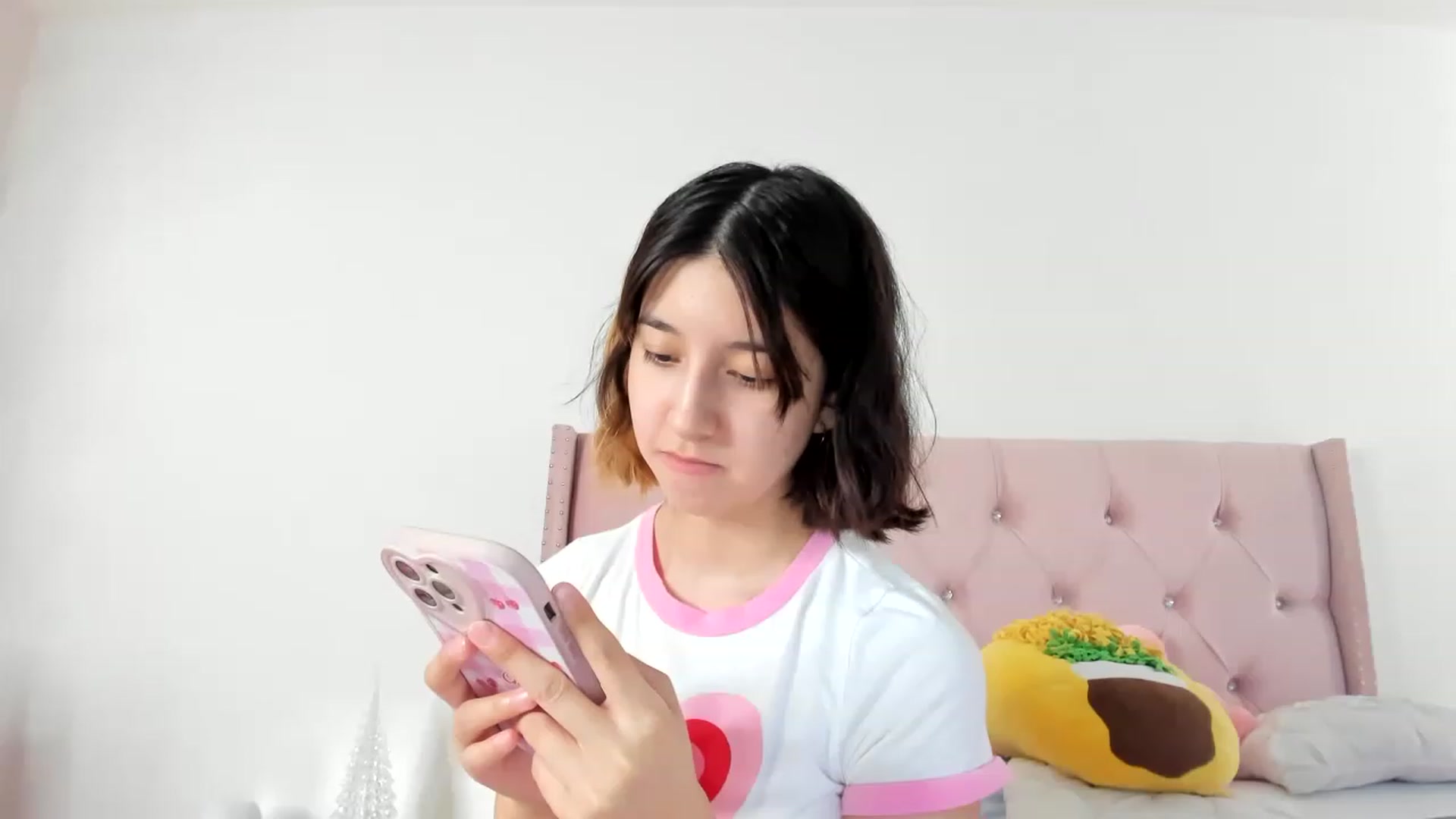 Gallery image thumbnail from Cherrycute666's myfreecams stream on, 12/03/2022, 15:59 image 17 of 20