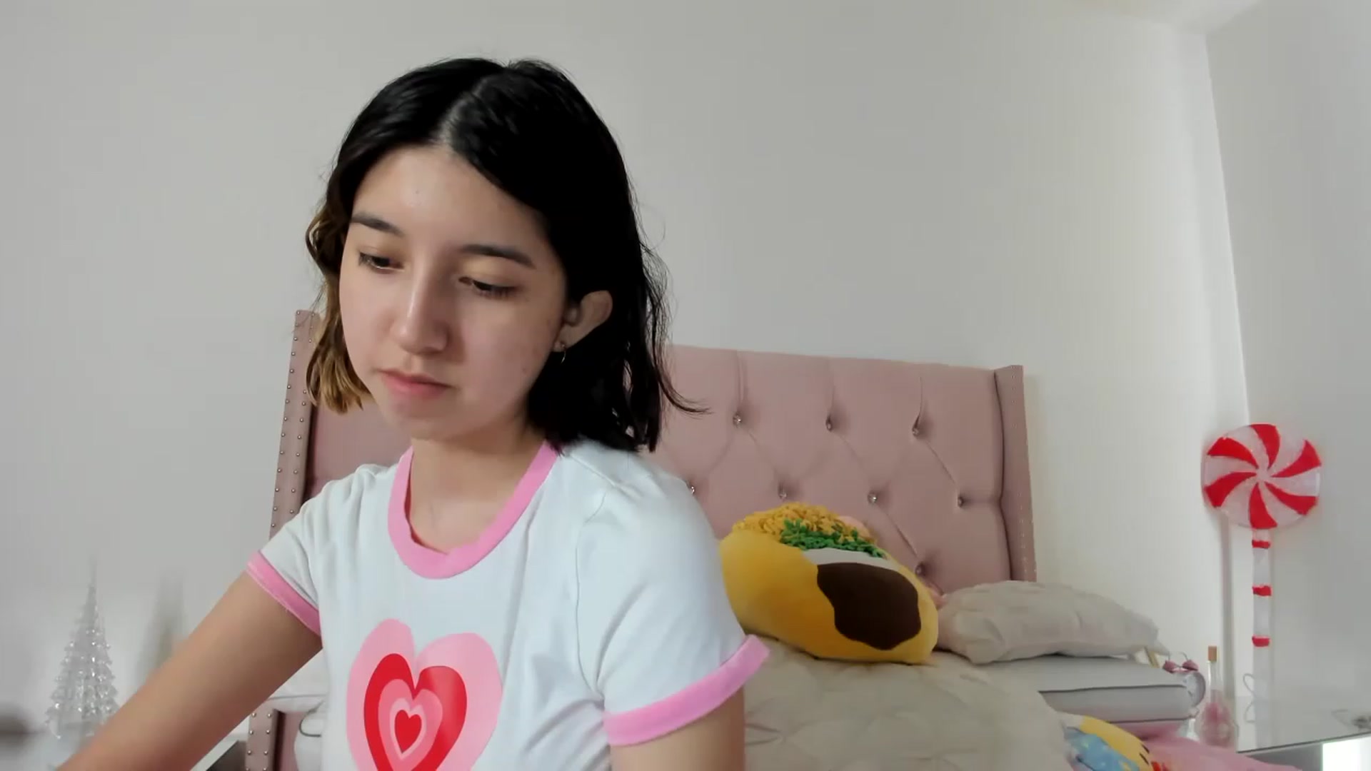 Gallery image thumbnail from Cherrycute666's myfreecams stream on, 12/03/2022, 15:59 image 11 of 20