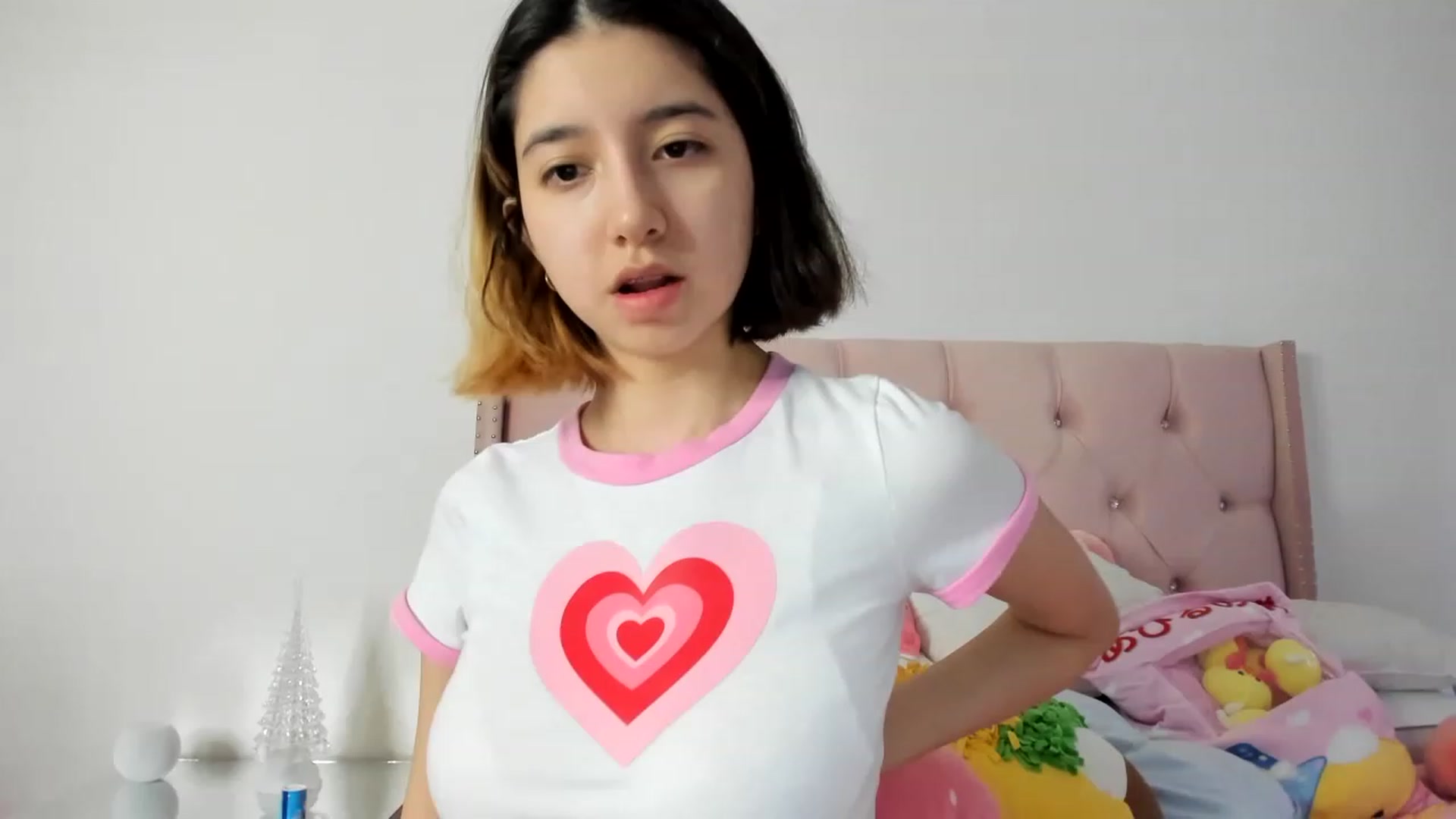 Gallery image thumbnail from Cherrycute666's myfreecams stream on, 12/04/2022, 24:05 image 17 of 20