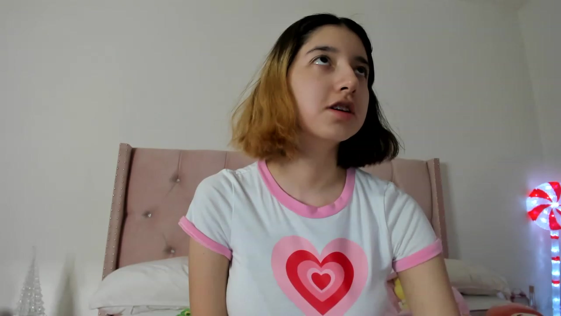 Gallery image thumbnail from Cherrycute666's myfreecams stream on, 12/04/2022, 24:05 image 13 of 20