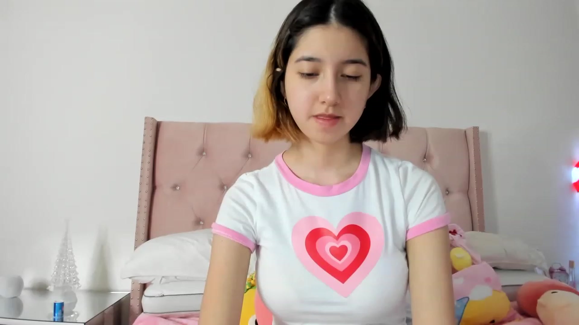 Gallery image thumbnail from Cherrycute666's myfreecams stream on, 12/04/2022, 24:05 image 15 of 20