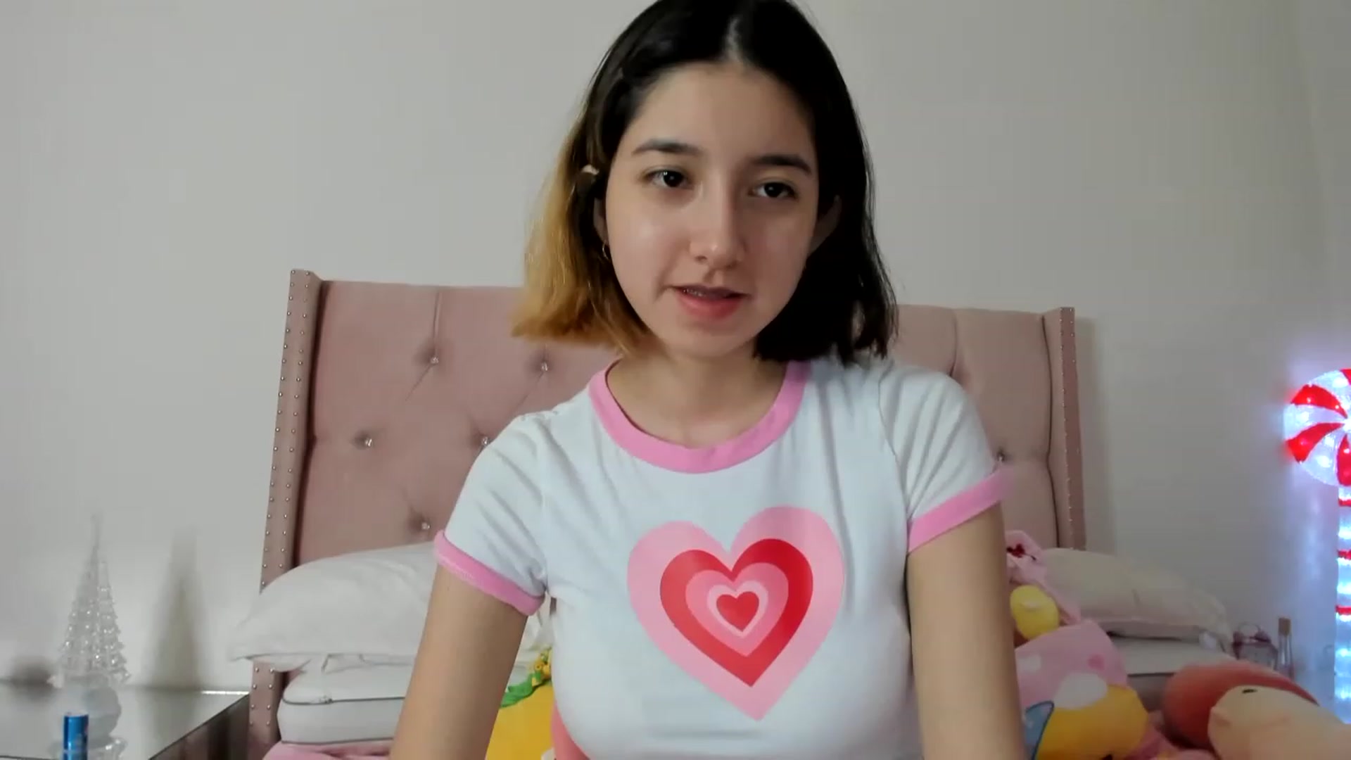 Gallery image thumbnail from Cherrycute666's myfreecams stream on, 12/04/2022, 24:05 image 16 of 20