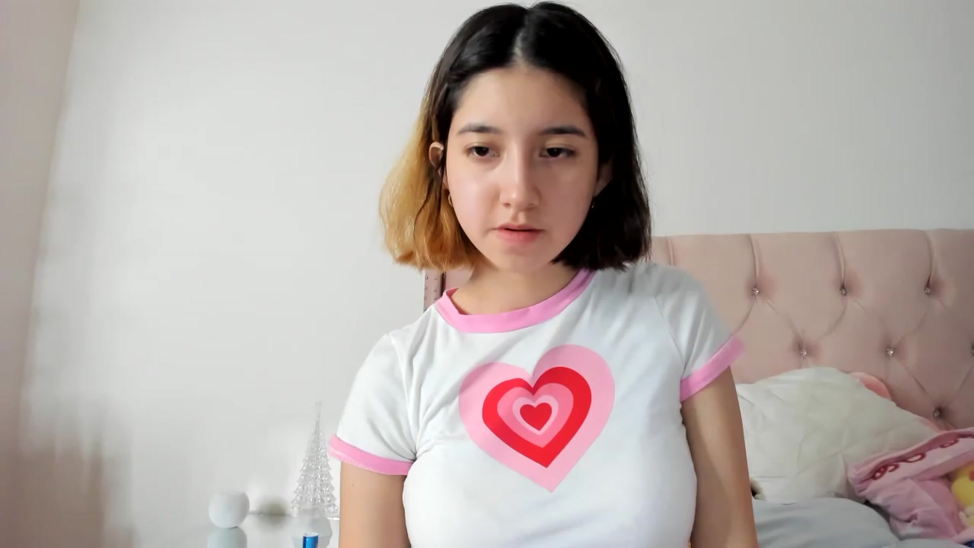 Gallery image thumbnail from Cherrycute666's myfreecams stream on, 12/04/2022, 03:59 image 11 of 20