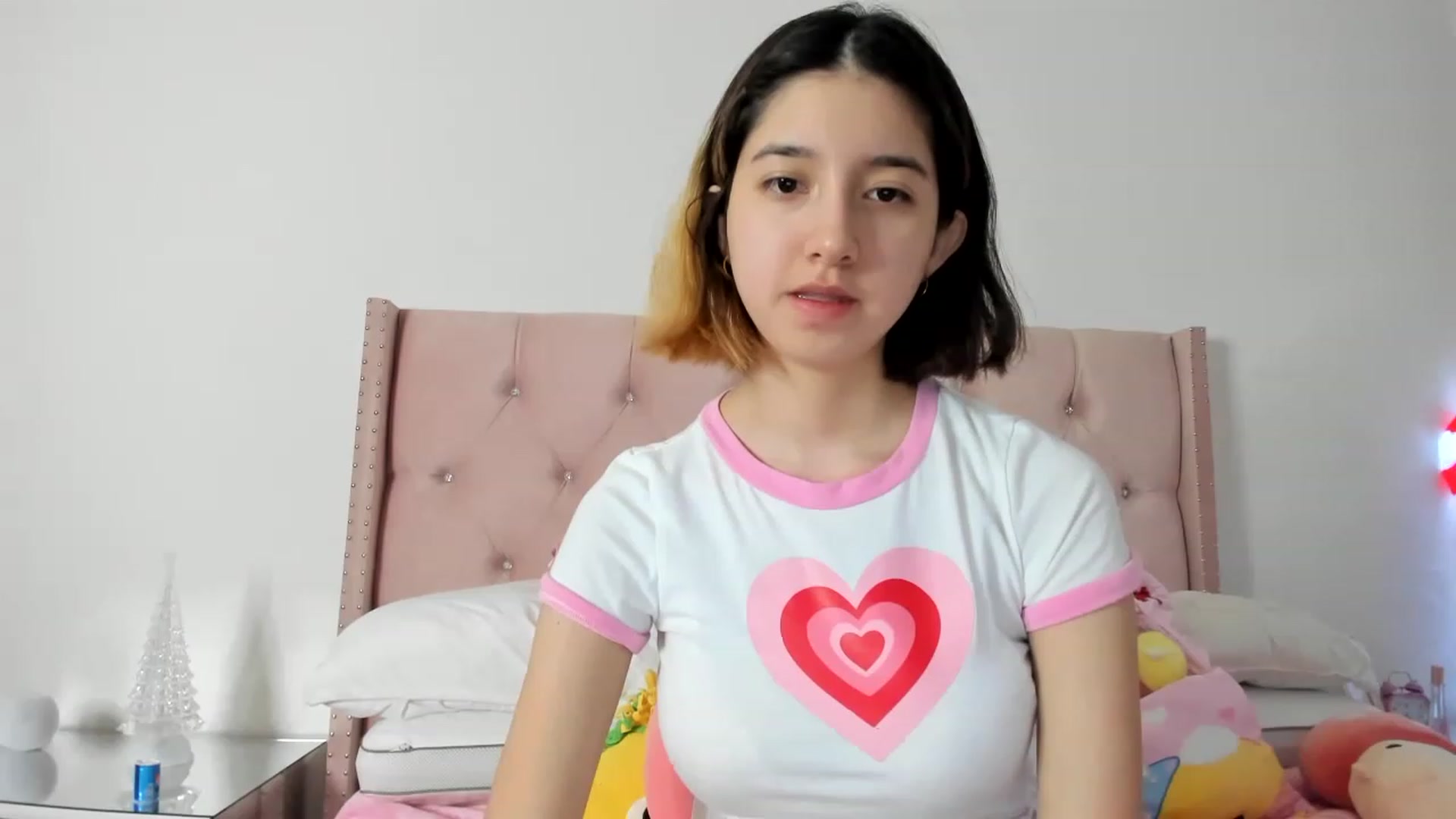 Gallery image thumbnail from Cherrycute666's myfreecams stream on, 12/04/2022, 03:59 image 4 of 20