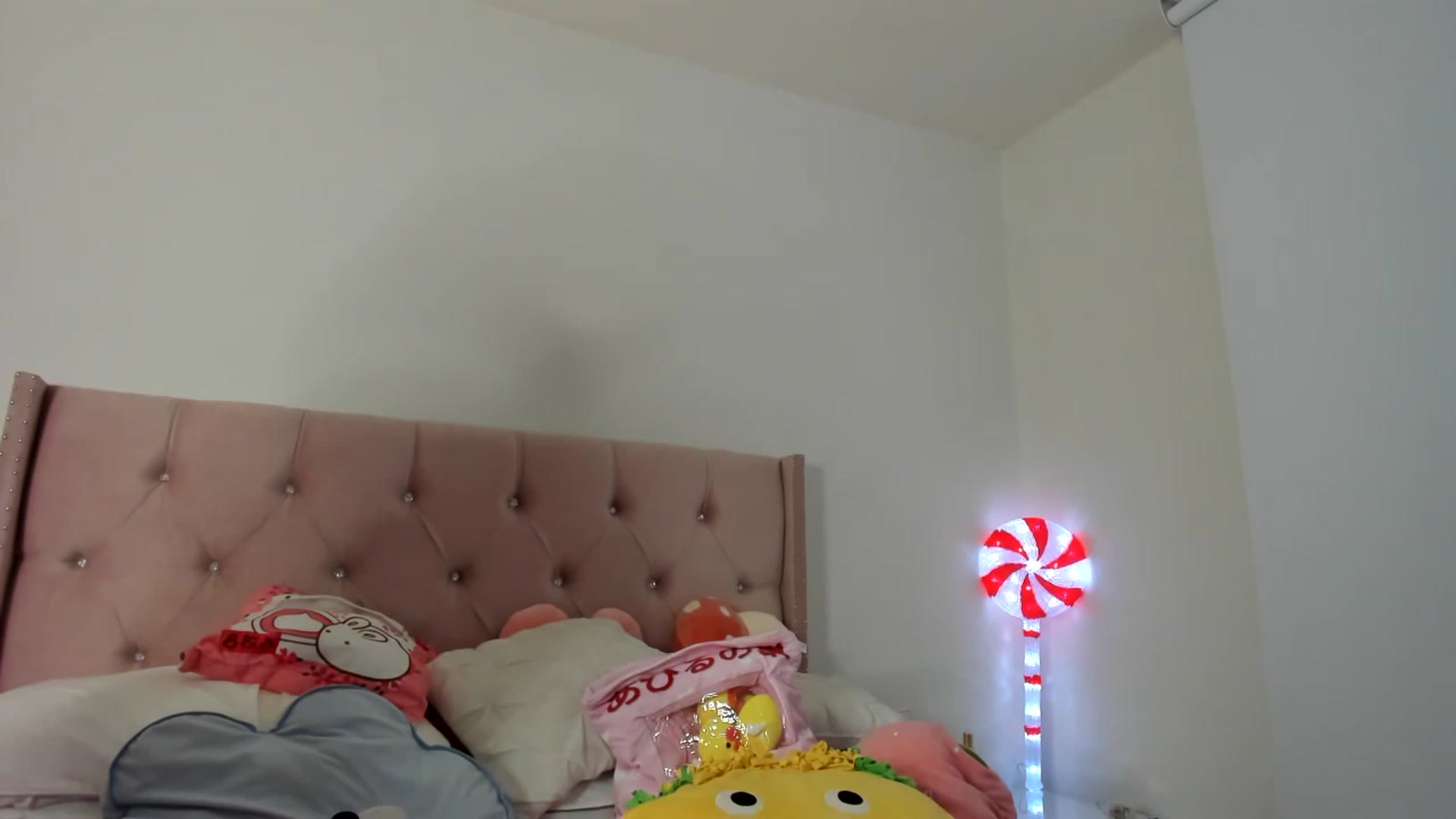Gallery image thumbnail from Cherrycute666's myfreecams stream on, 12/04/2022, 05:32 image 14 of 20
