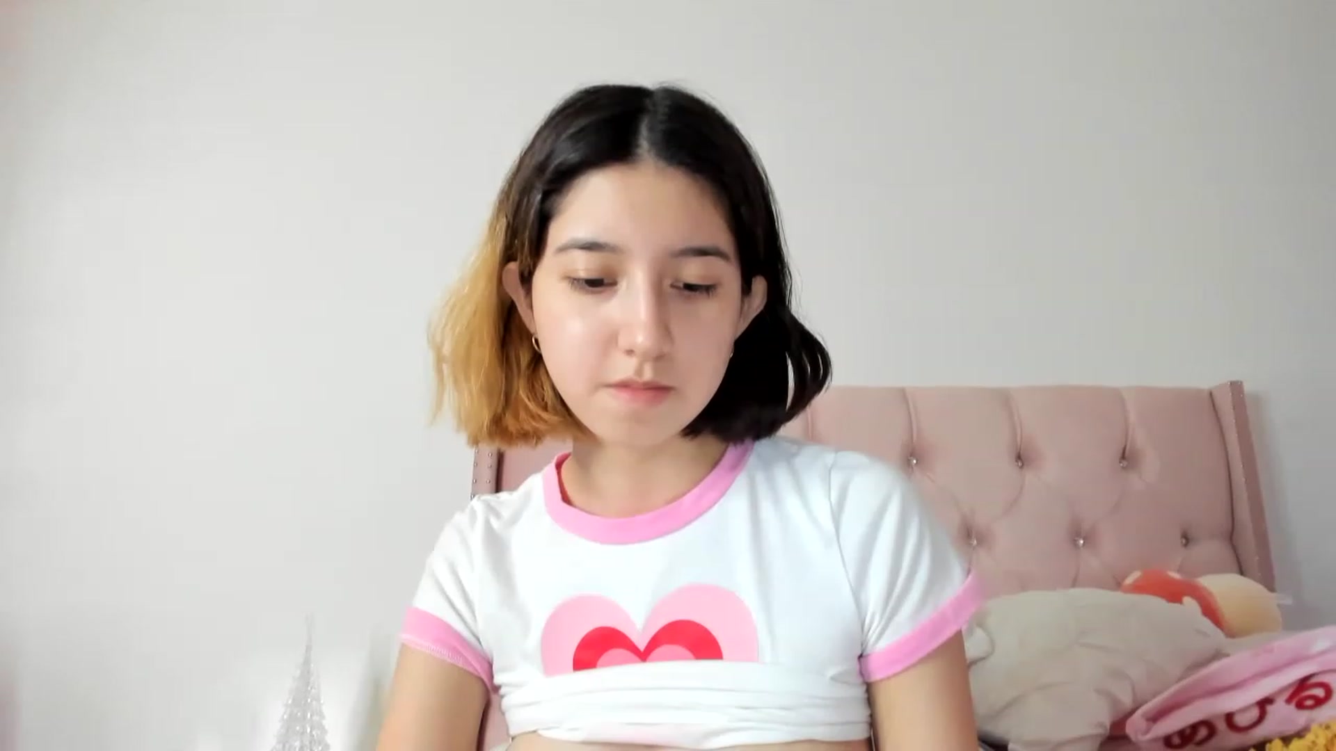Gallery image thumbnail from Cherrycute666's myfreecams stream on, 12/04/2022, 05:32 image 17 of 20