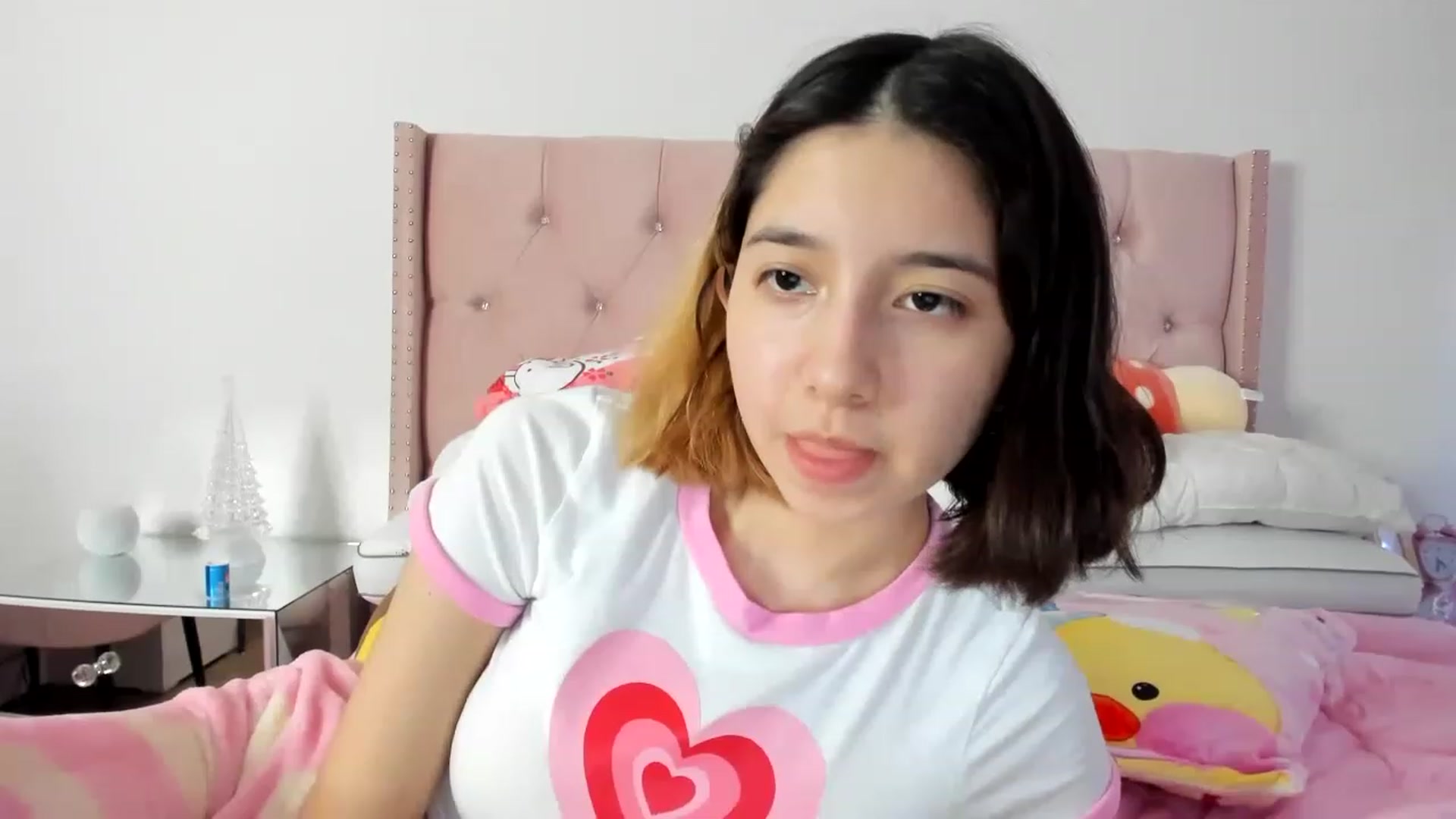 Gallery image thumbnail from Cherrycute666's myfreecams stream on, 12/04/2022, 10:48 image 2 of 20