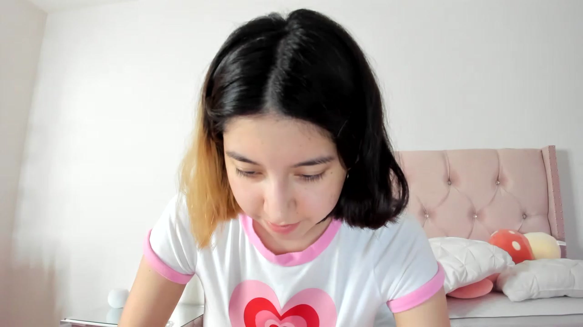 Gallery image thumbnail from Cherrycute666's myfreecams stream on, 12/04/2022, 10:48 image 3 of 20