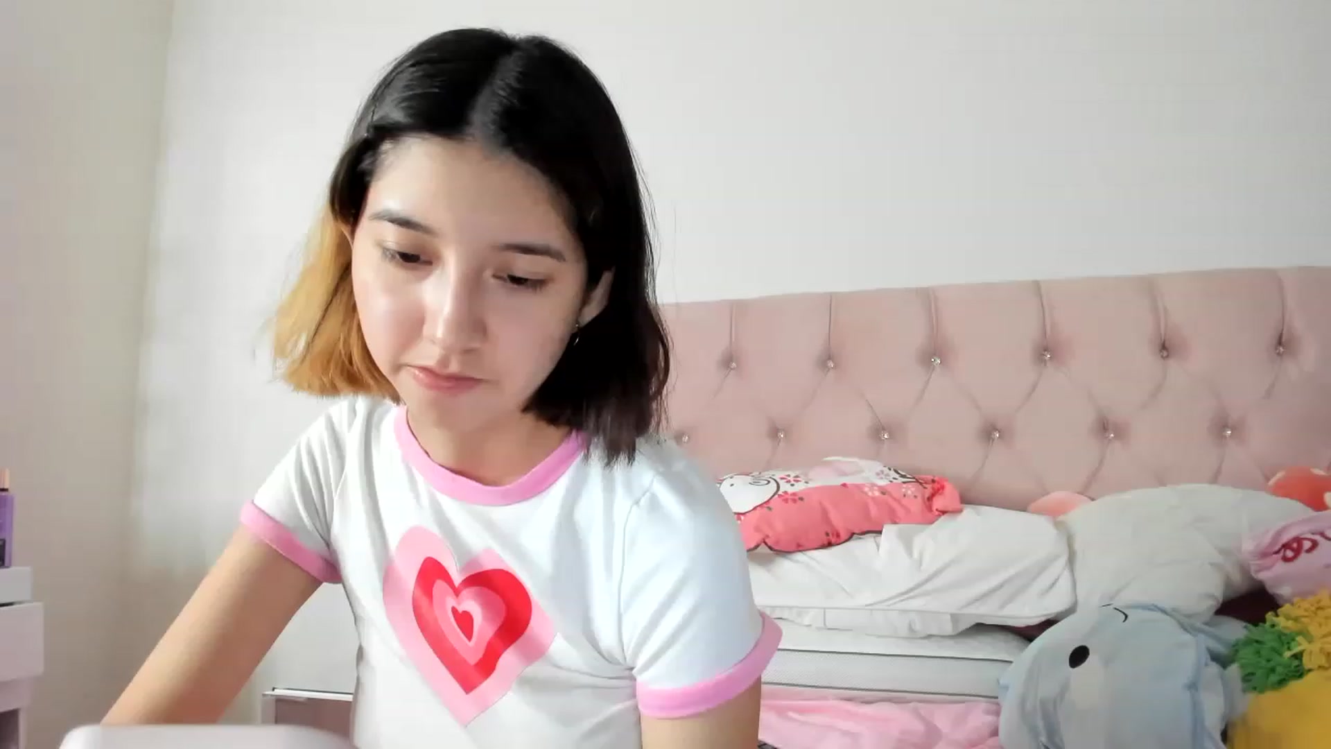 Gallery image thumbnail from Cherrycute666's myfreecams stream on, 12/04/2022, 10:48 image 15 of 20