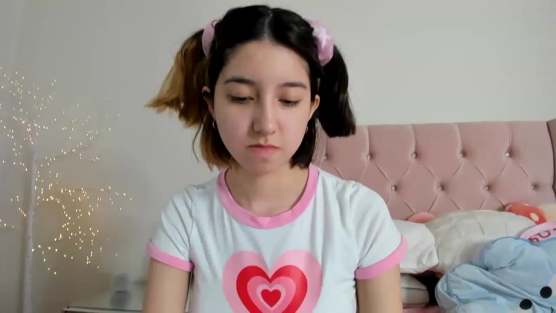 Gallery image thumbnail from Cherrycute666's myfreecams stream on, 12/04/2022, 13:18 image 8 of 20
