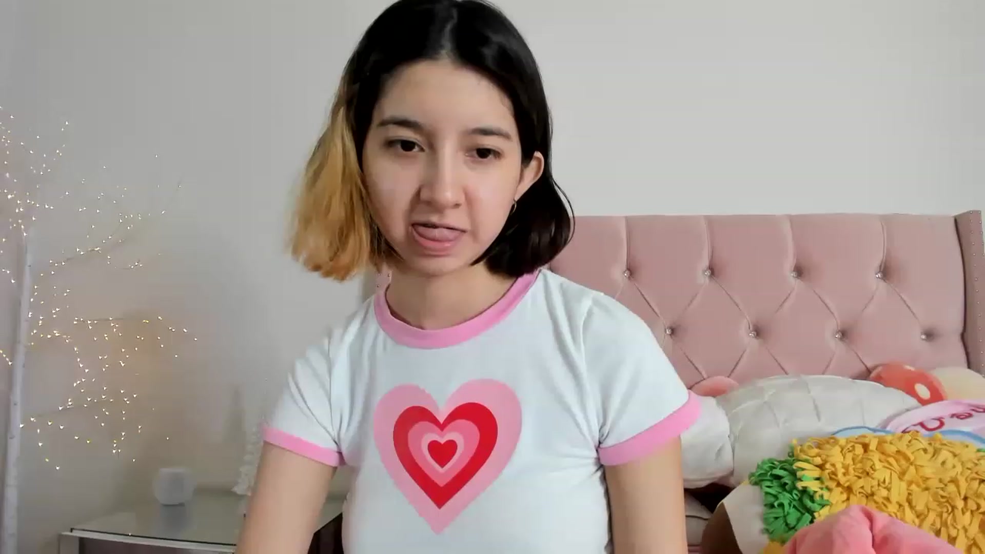 Gallery image thumbnail from Cherrycute666's myfreecams stream on, 12/04/2022, 13:18 image 3 of 20