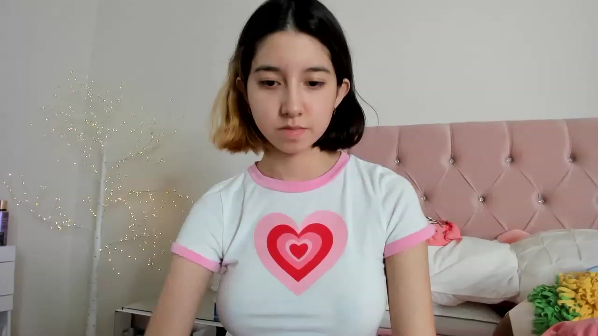 Gallery image thumbnail from Cherrycute666's myfreecams stream on, 12/04/2022, 13:18 image 1 of 20