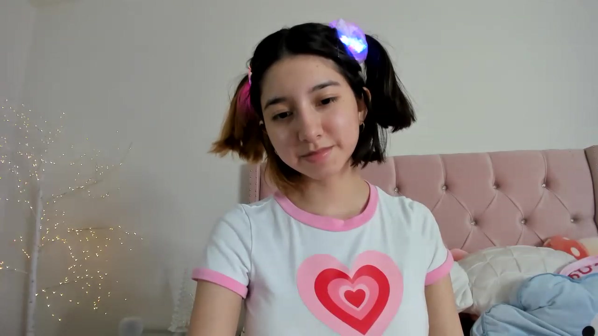 Gallery image thumbnail from Cherrycute666's myfreecams stream on, 12/04/2022, 13:18 image 6 of 20