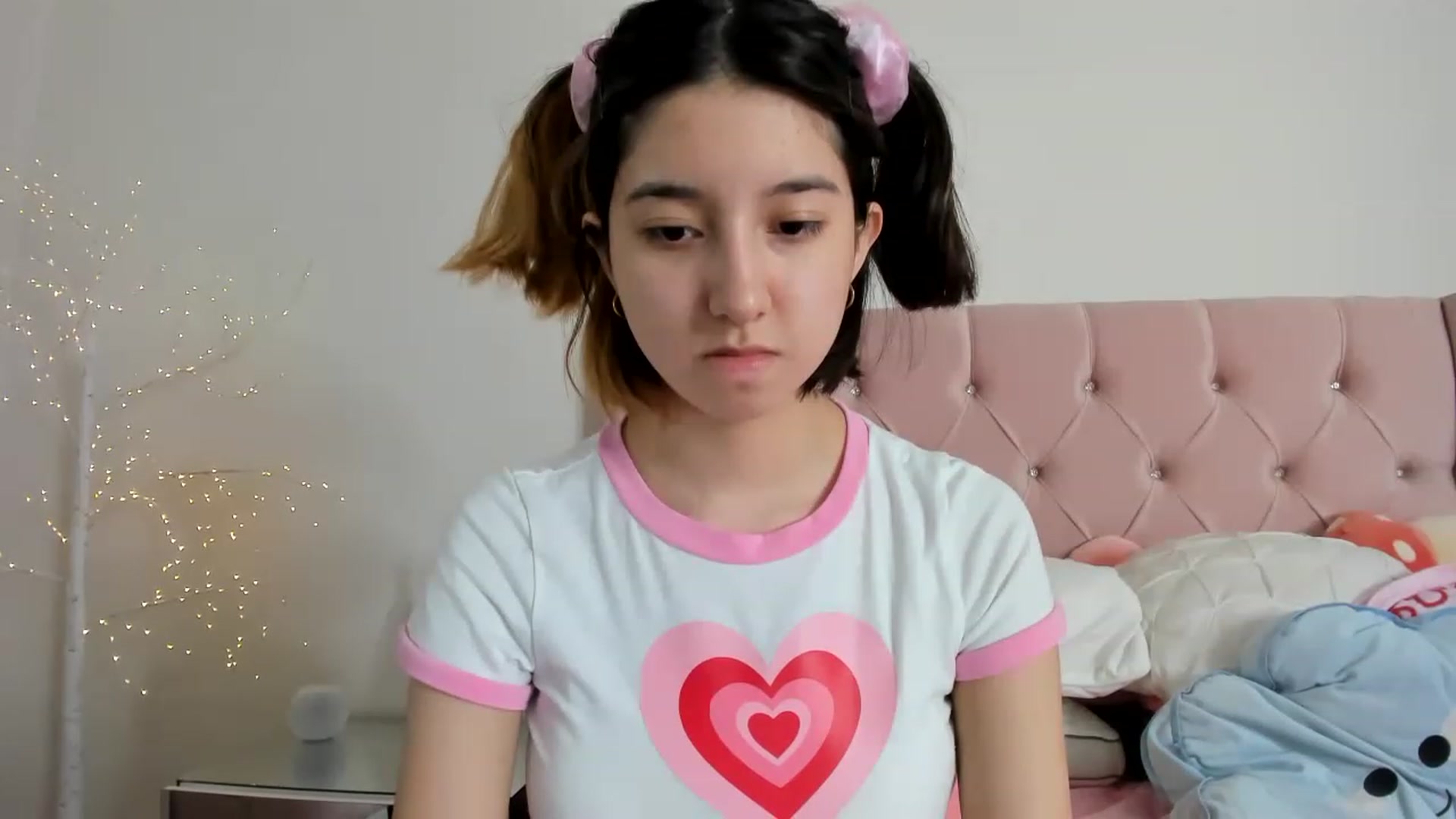 Gallery image thumbnail from Cherrycute666's myfreecams stream on, 12/04/2022, 13:18 image 7 of 20