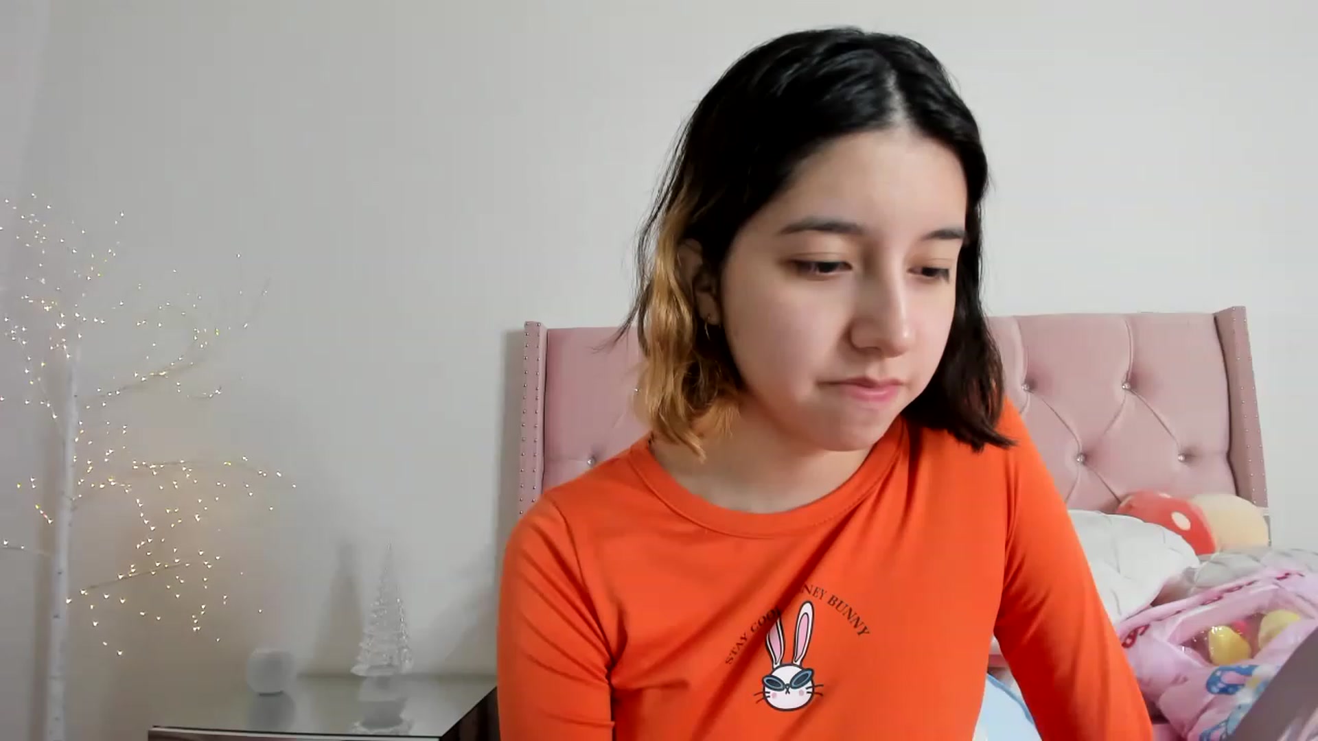 Gallery image thumbnail from Cherrycute666's myfreecams stream on, 12/04/2022, 15:31 image 18 of 20
