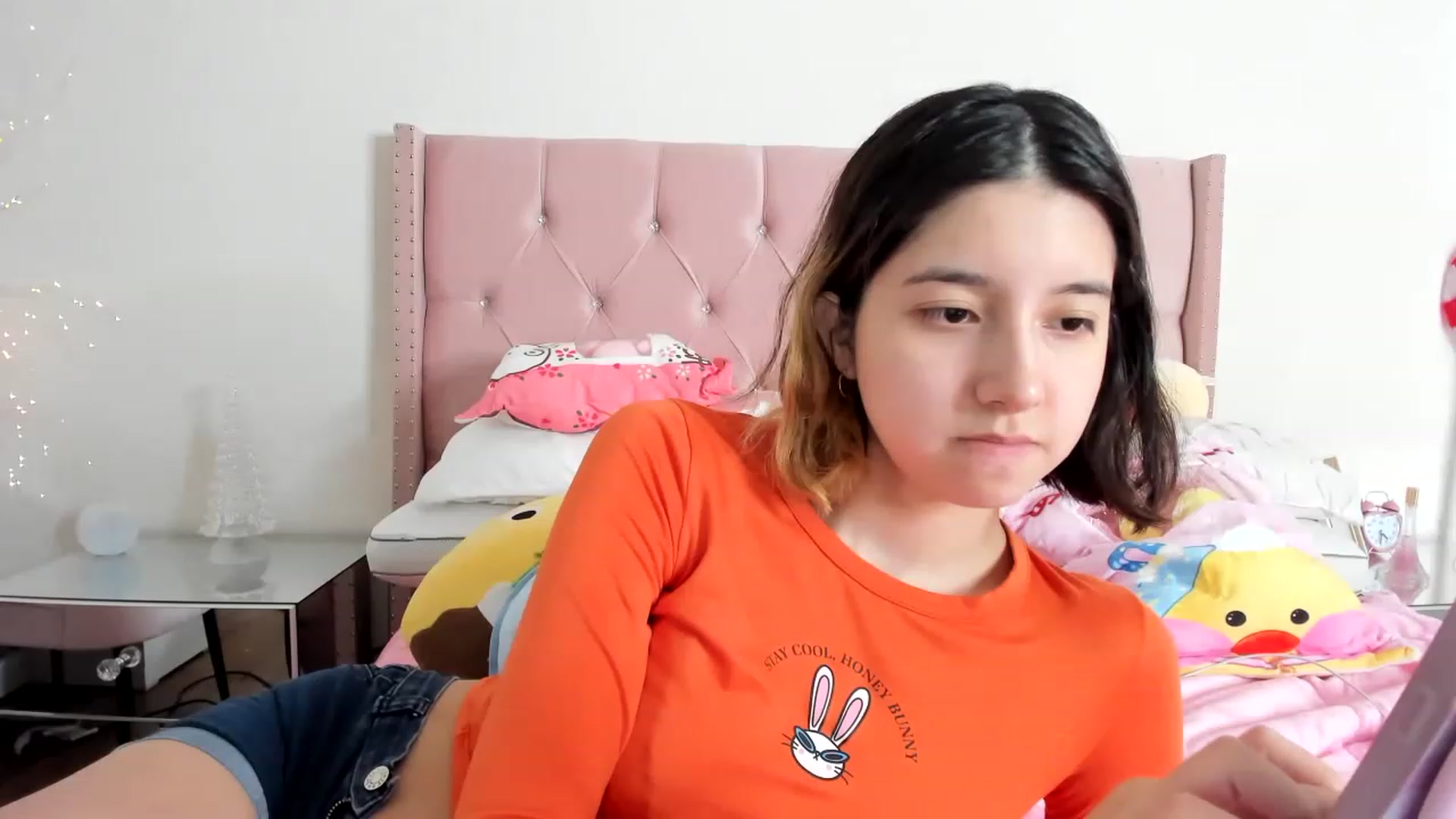 Gallery image thumbnail from Cherrycute666's myfreecams stream on, 12/04/2022, 15:31 image 20 of 20