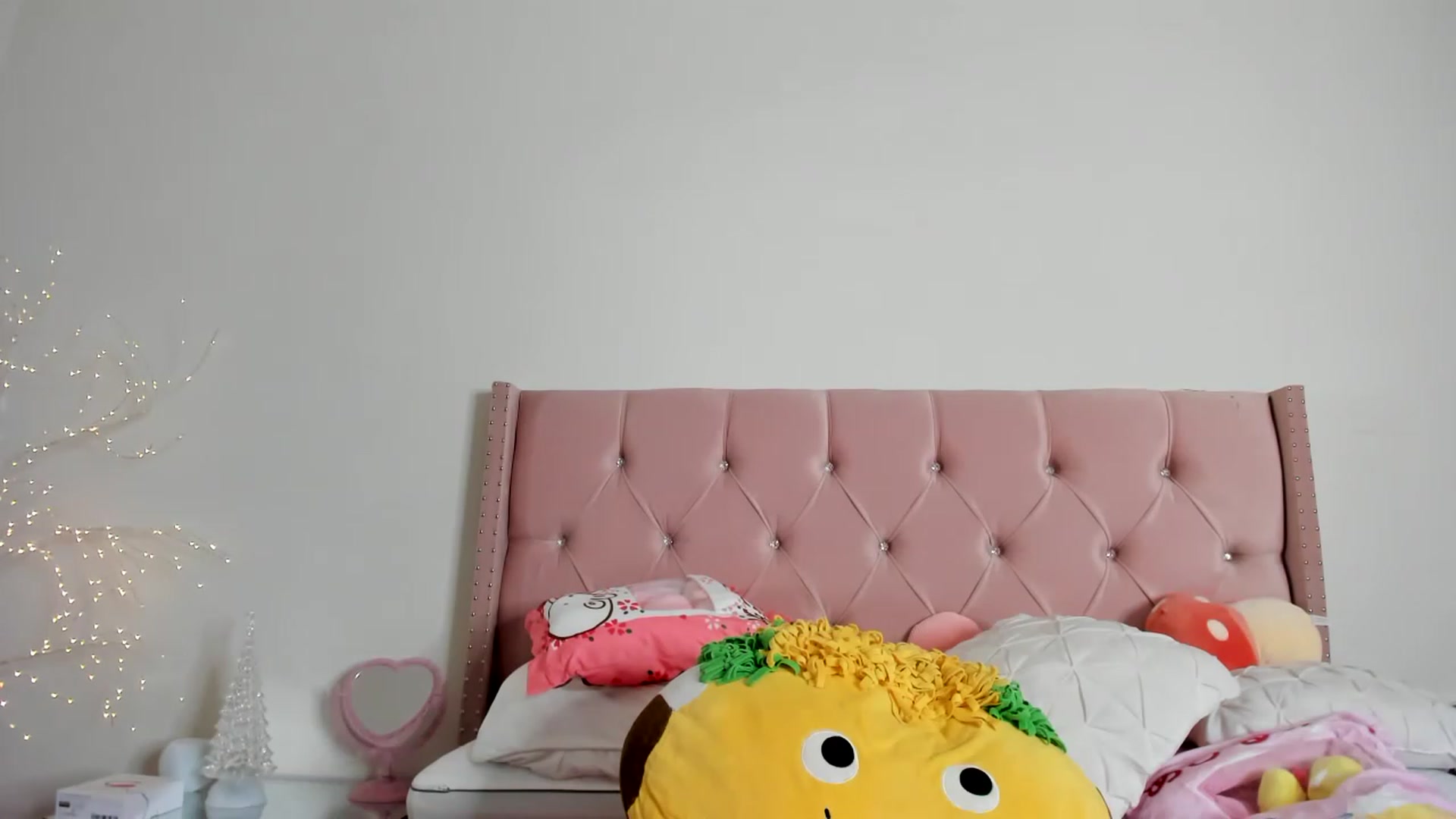 Gallery image thumbnail from Cherrycute666's myfreecams stream on, 12/05/2022, 02:29 image 15 of 20