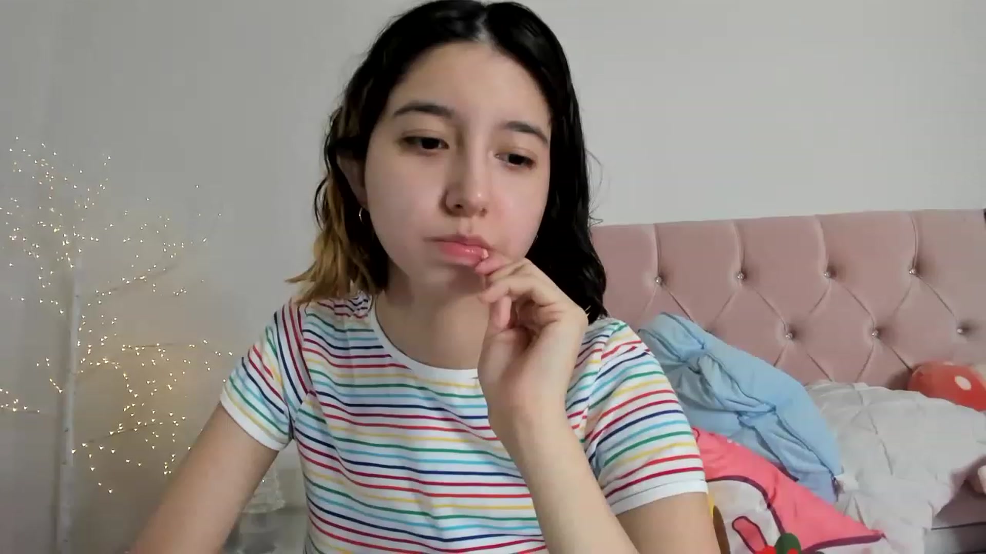 Gallery image thumbnail from Cherrycute666's myfreecams stream on, 12/05/2022, 13:16 image 1 of 20