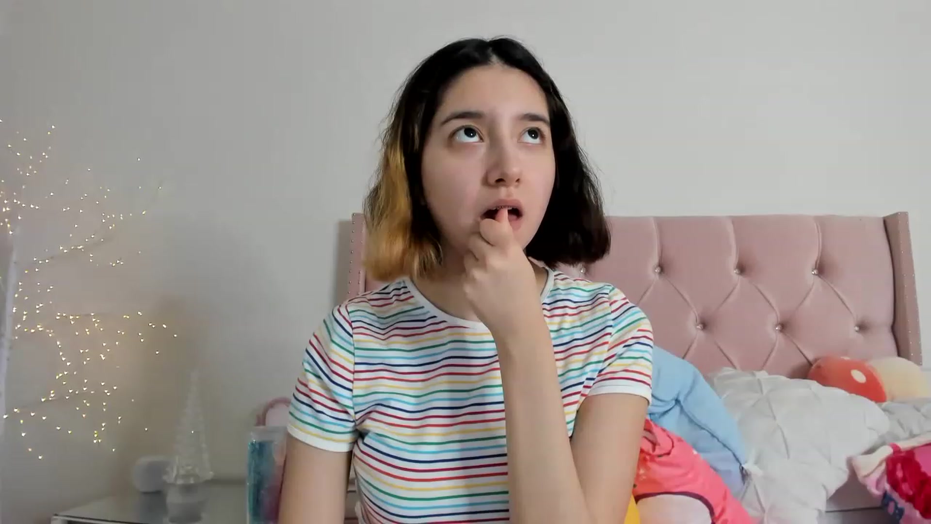 Gallery image thumbnail from Cherrycute666's myfreecams stream on, 12/05/2022, 15:00 image 14 of 20