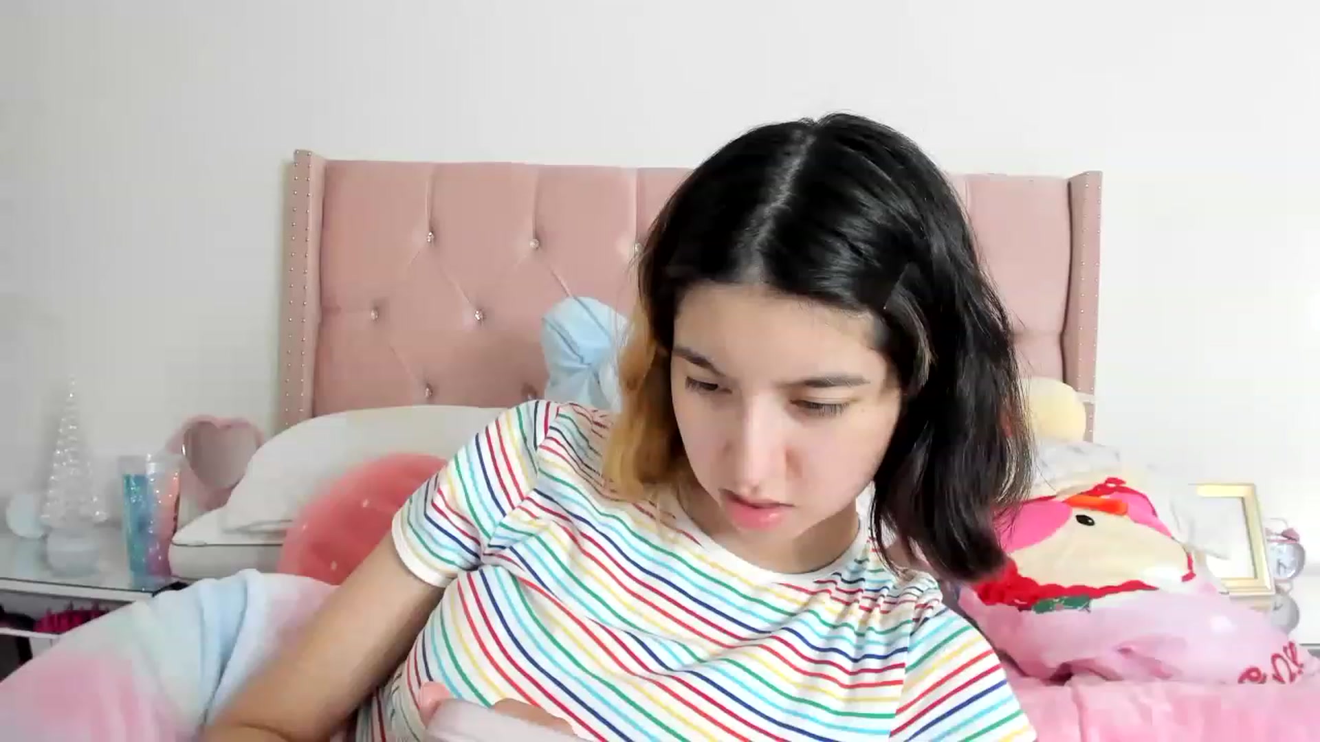 Gallery image thumbnail from Cherrycute666's myfreecams stream on, 12/05/2022, 15:00 image 20 of 20